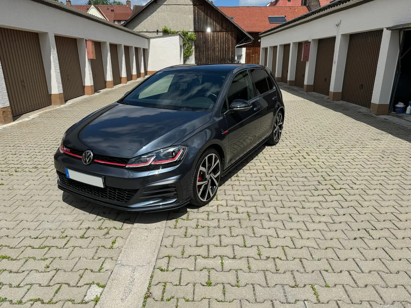 Volkswagen Golf GTI Golf 2.0 TSI DSG RFK LED STHZ ACC DCC Dynaudio Синий - 1