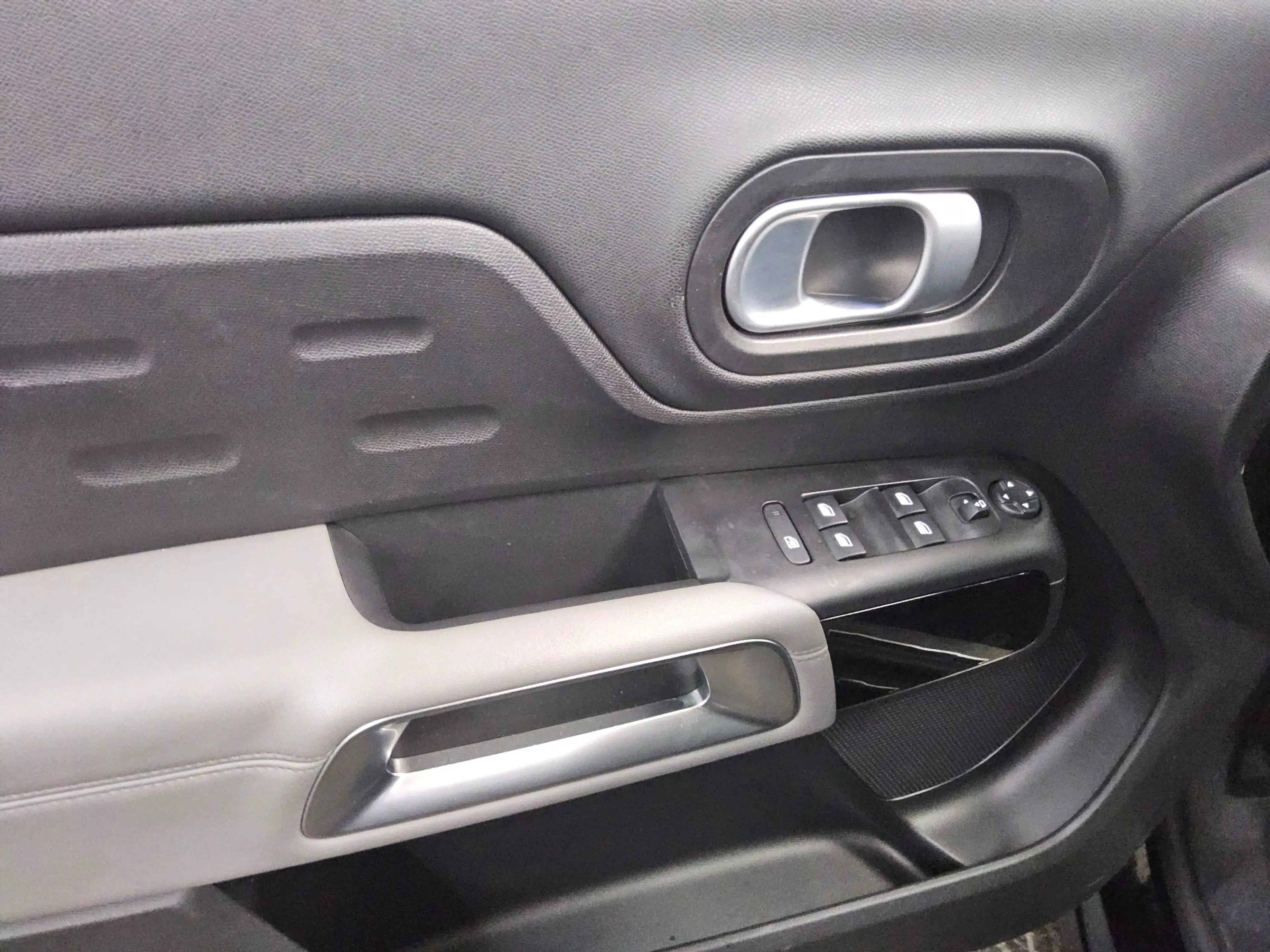 Citroen C5 Aircross C5 AIRCROSS T-LEDER NAVI KLIMAAUT RADIO TEMPO MFL SHZ VC PDC Leder LED RfK — photo 10