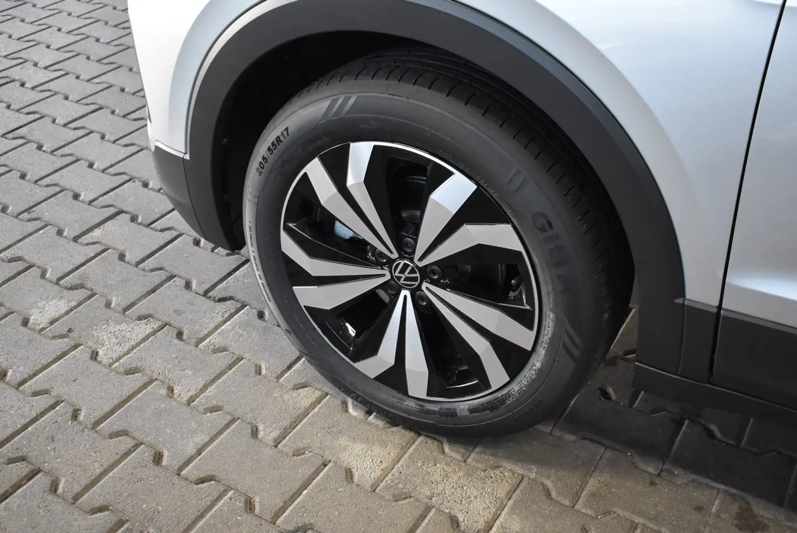 Volkswagen T-Cross 1.0 TSI DSG Life APP Kamera Climatronic Silber - 2