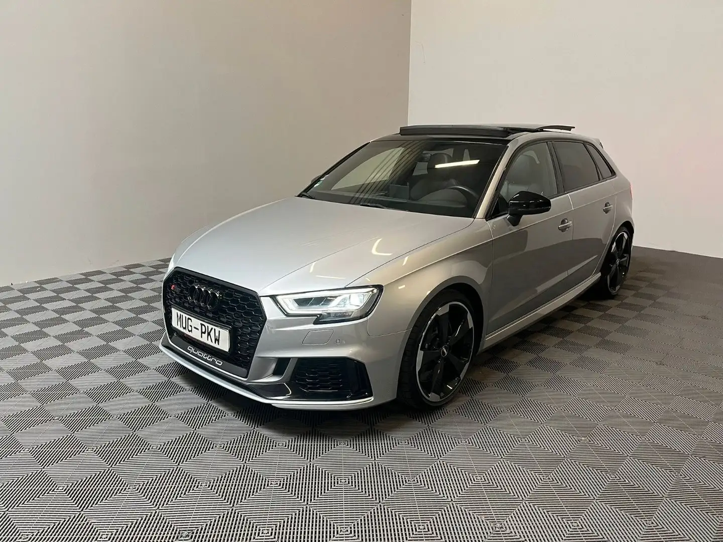 Audi RS3 Sportback 2.5 TFSI quattro *Pano-Matrix* Silber - 1