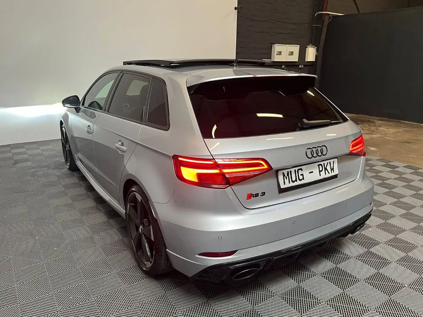 Audi RS3 Sportback 2.5 TFSI quattro *Pano-Matrix* Silber - 2