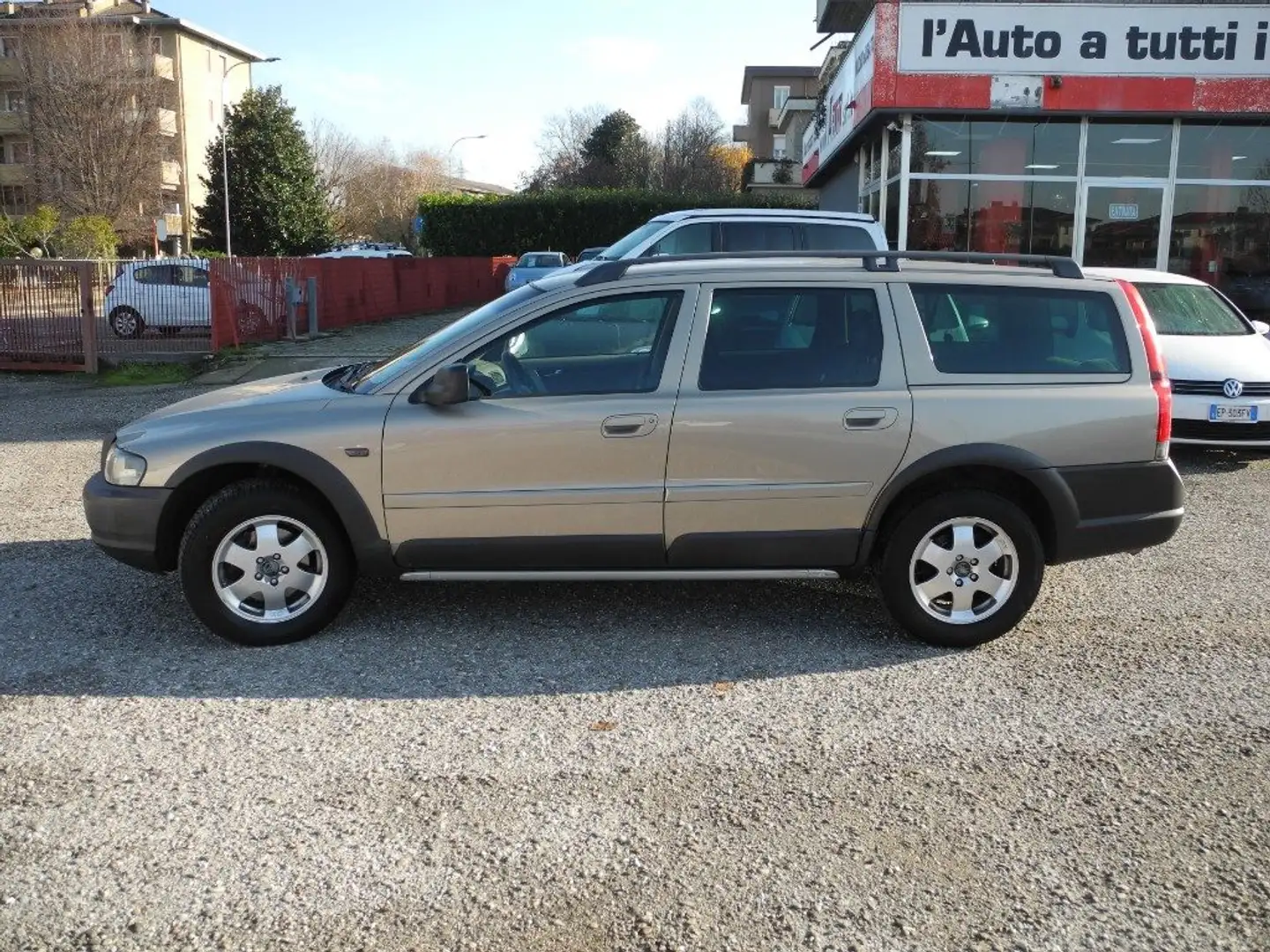 Volvo XC70 2.4 D5 20v aut. AWD -omol. 7 POSTI-Iscrivibile ASI Grigio - 2