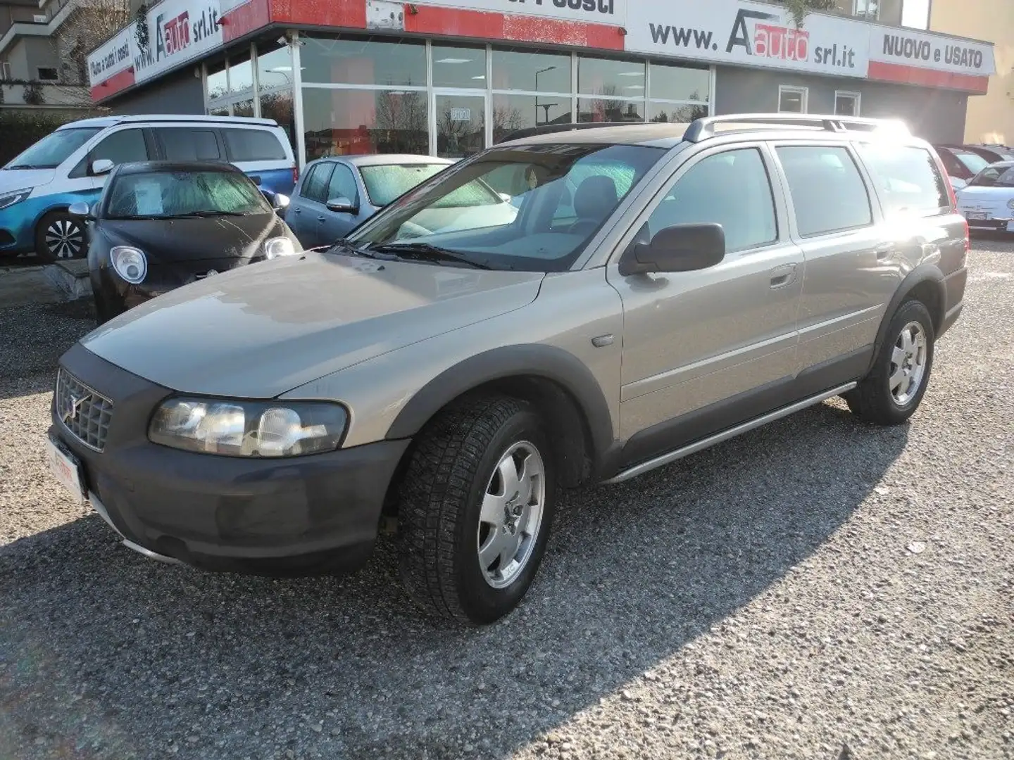 Volvo XC70 2.4 D5 20v aut. AWD -omol. 7 POSTI-Iscrivibile ASI Grigio - 1