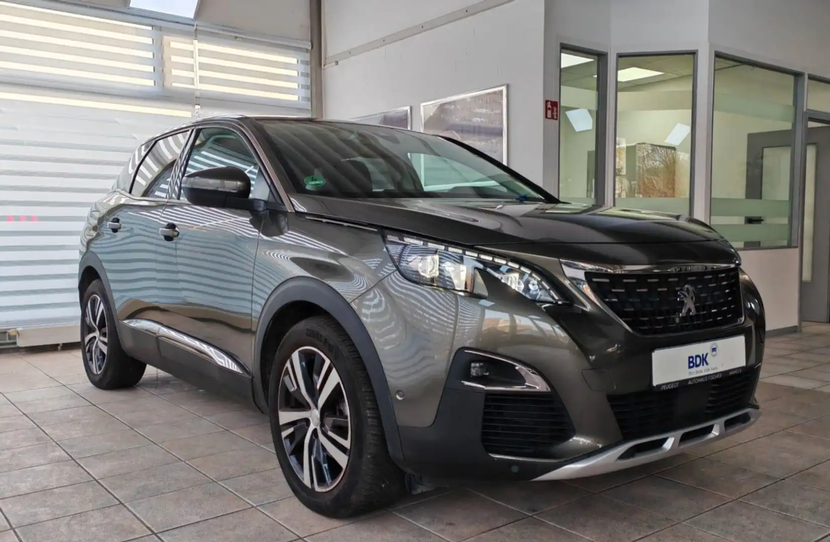 Peugeot 3008 Allure Aut. AHK Grau - 2