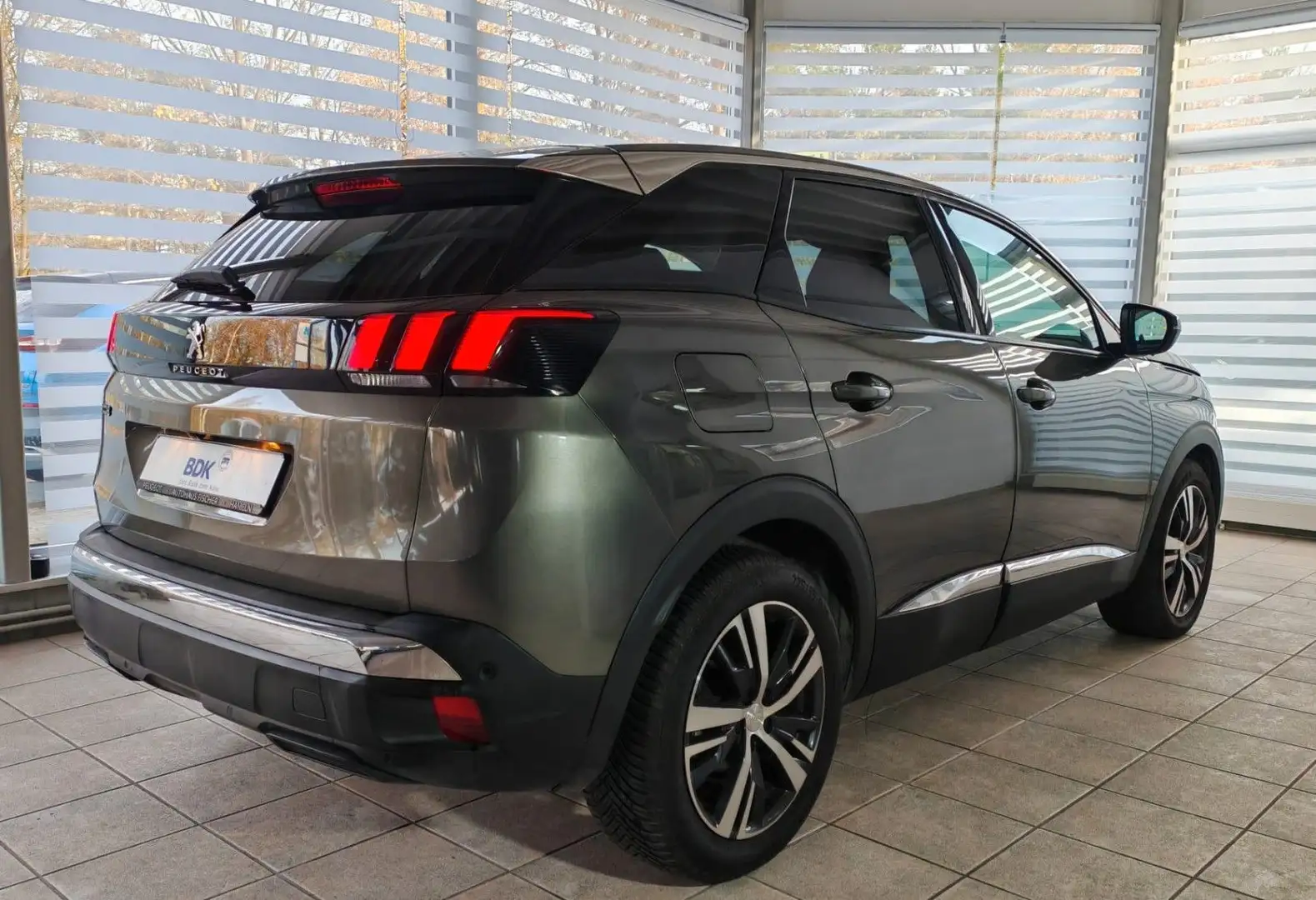 Peugeot 3008 Allure Aut. AHK Gris - 2