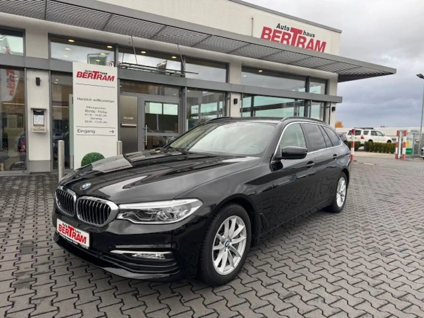 BMW 540 540 i xDrive Schwarz - 1