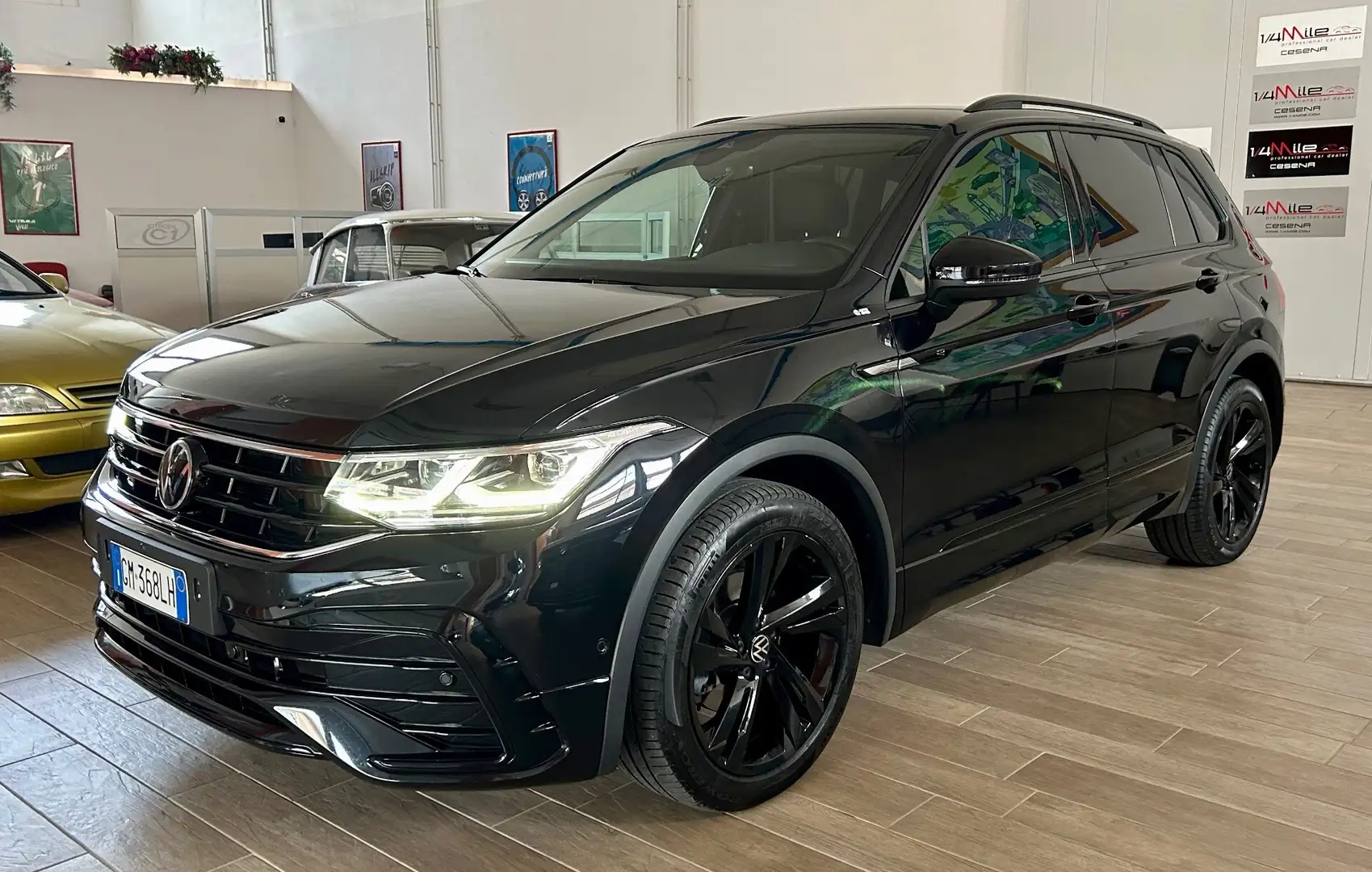 Volkswagen Tiguan 2.0 TDI 150 CV SCR DSG R-Line Nero - 1