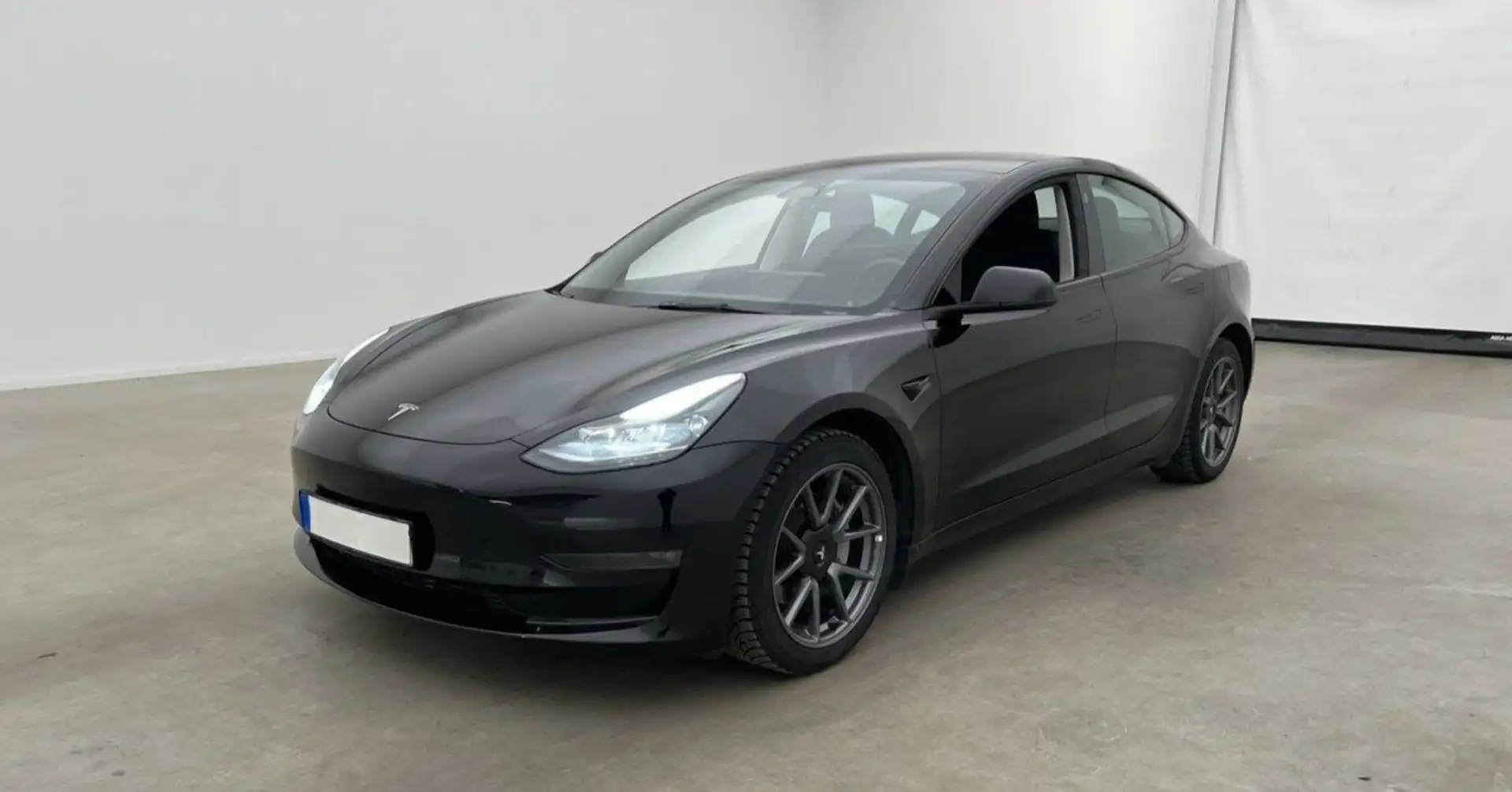 Tesla Model 3 Long Range AWD - 1