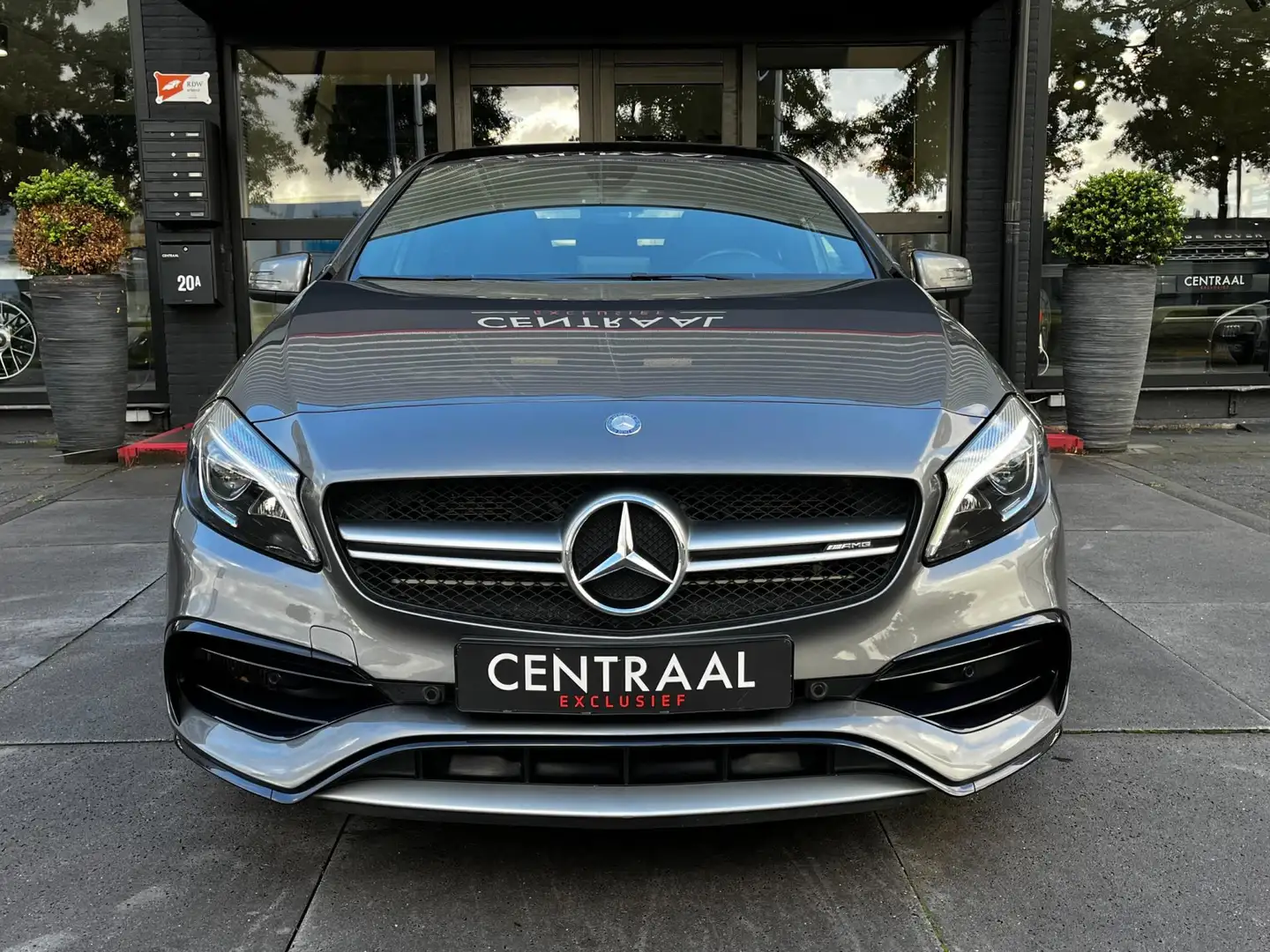 Mercedes-Benz A 45 AMG 4MATIC 381PK|Pano|Armytrix|Camera|Leder|Navi|Cruis Grijs - 2