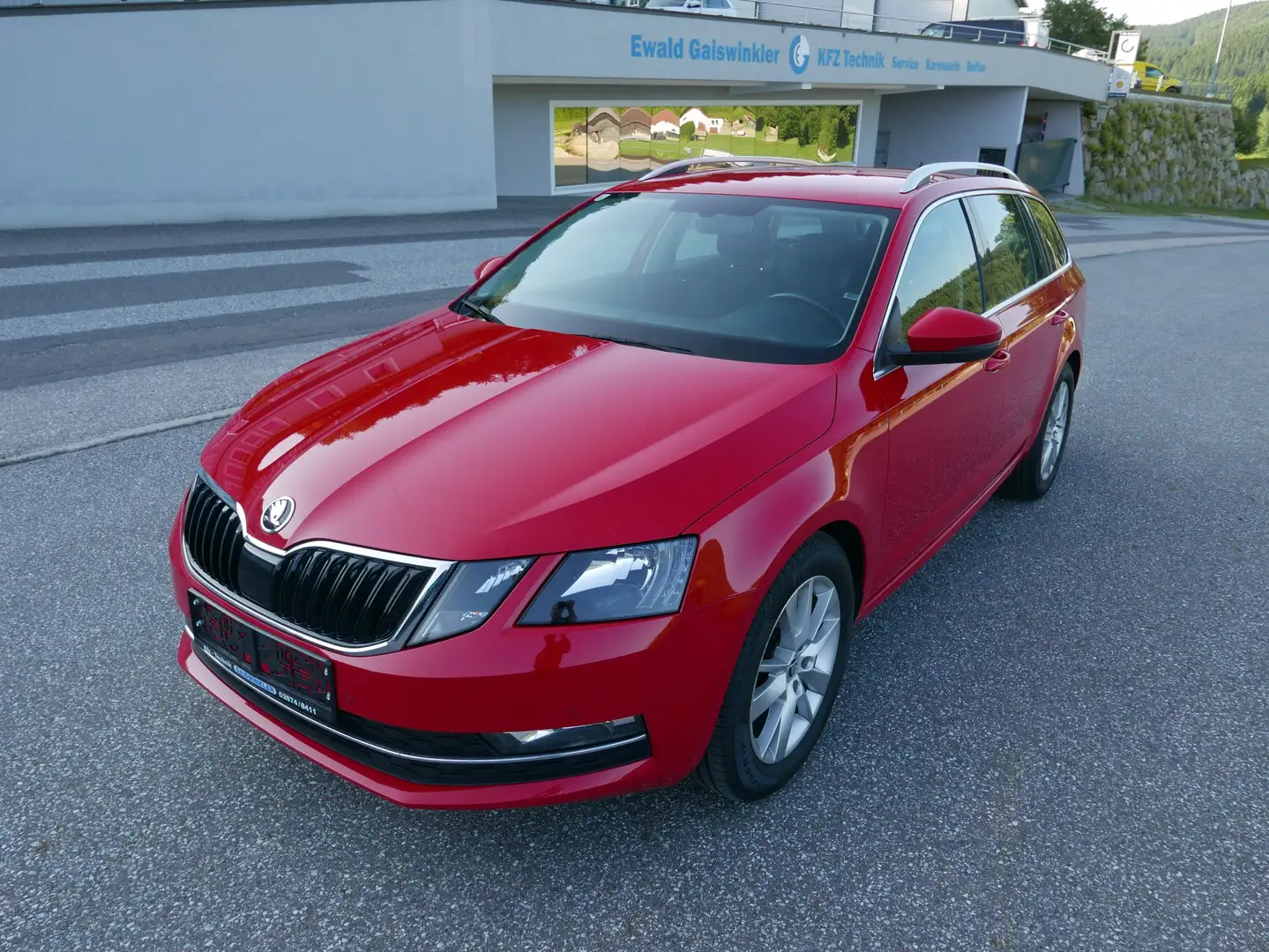Skoda Octavia Style 8Fach bereift Smart Link Sitzheizung Rot - 1