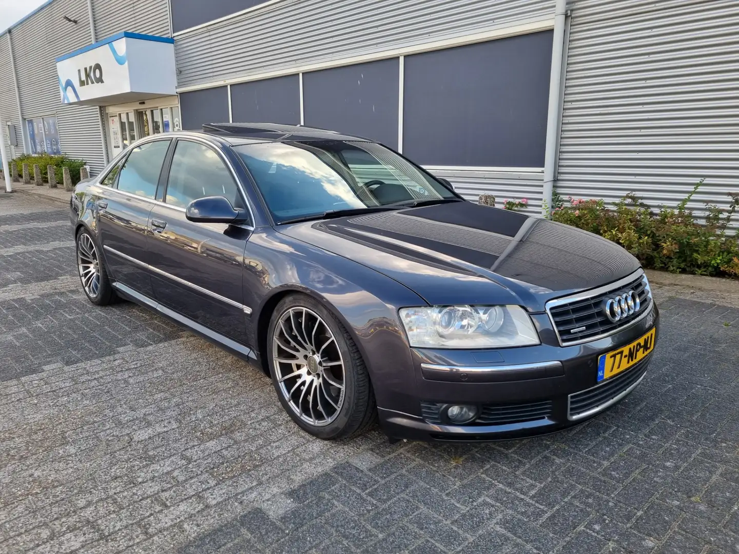 Audi A8 3.7 V8 quattro Pro Line Sedan Bj:2004 NAP! Grijs - 2