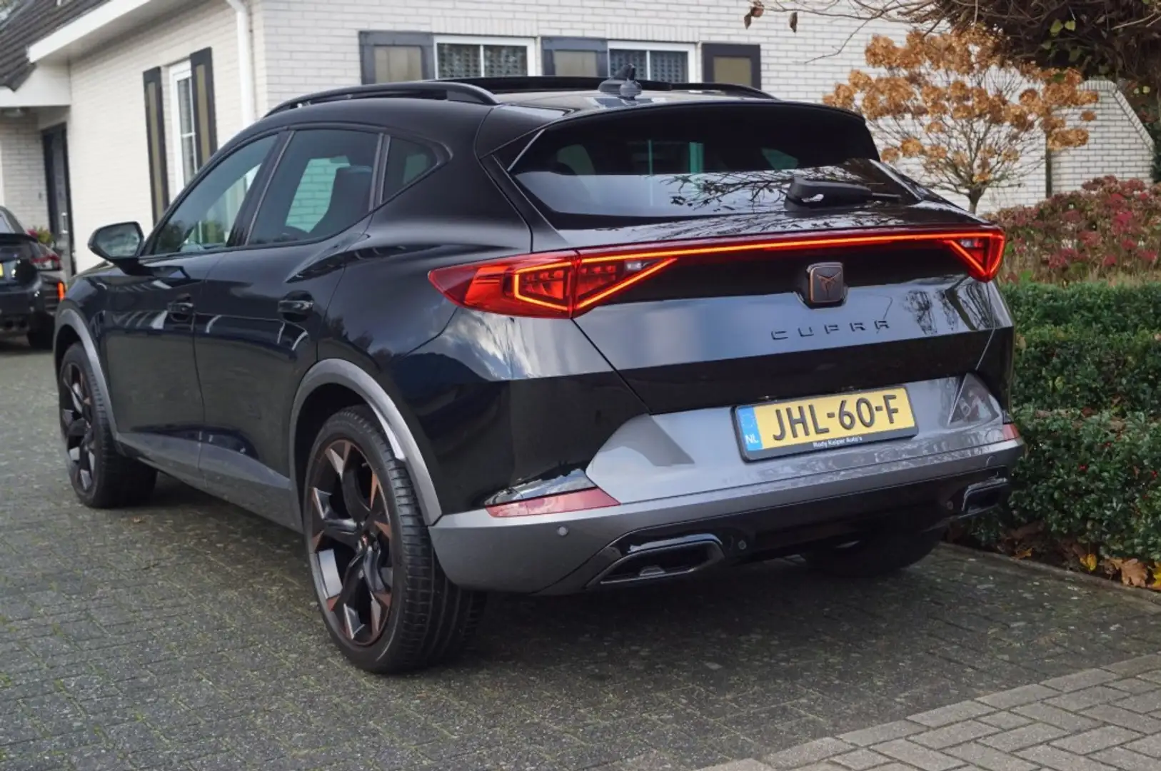 CUPRA Formentor 1.5 TSI (150pk) DSG Panodak/Trekhaak/Memory/Kuipst Zwart - 2