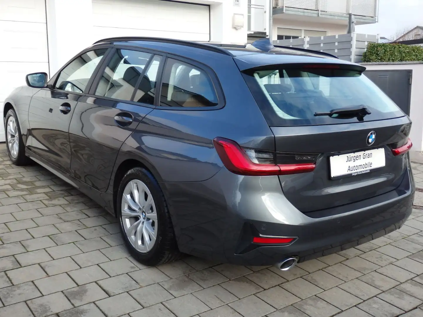BMW 320 d Touring Aut ACC eAHK Sportsitze DAB SHZ PDC Gris - 2