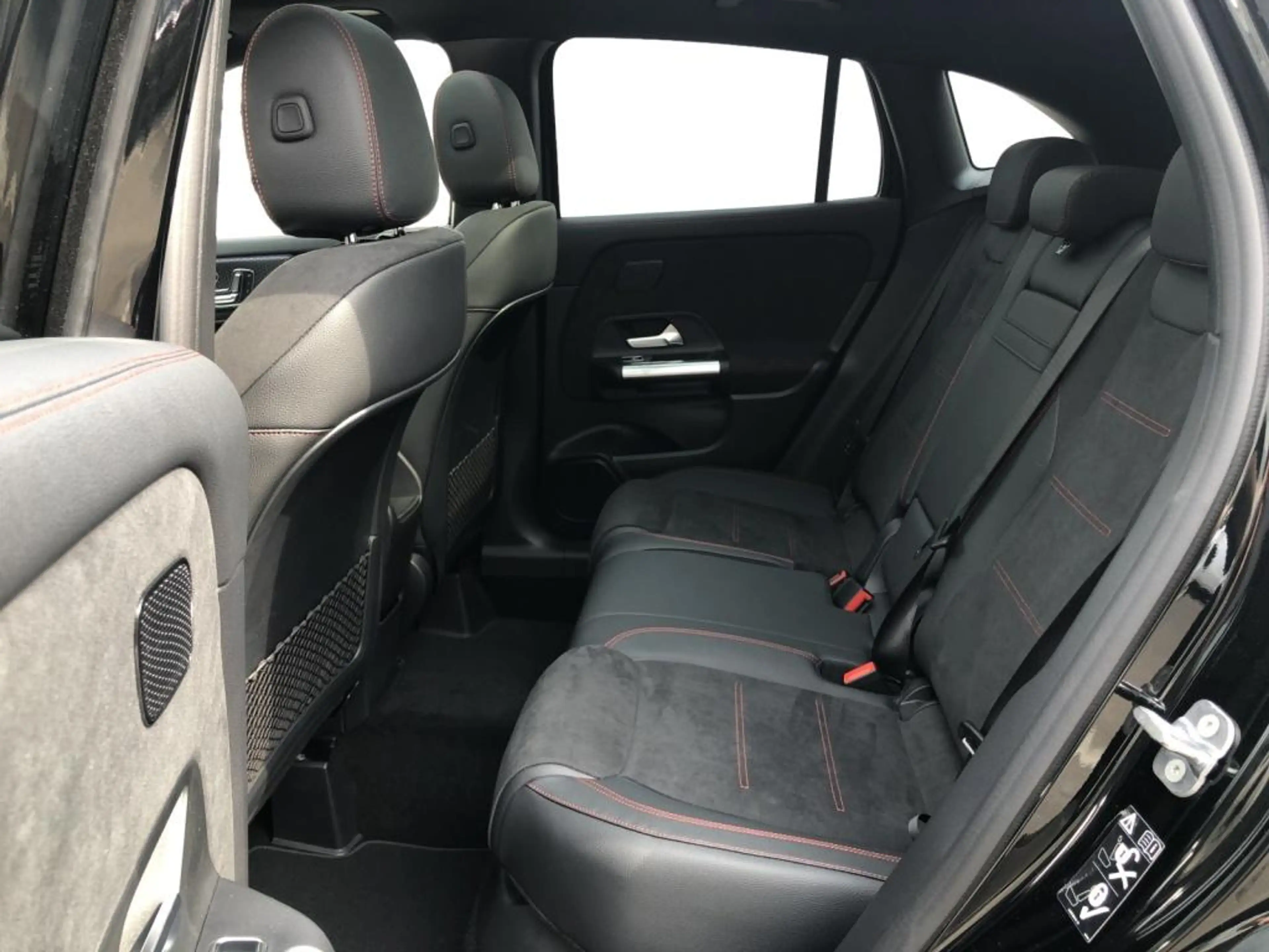 Mercedes-Benz GLA 250 e AMG+ILS+MBUX+MBeam+Night+AHK+Pano+SHD — photo 9