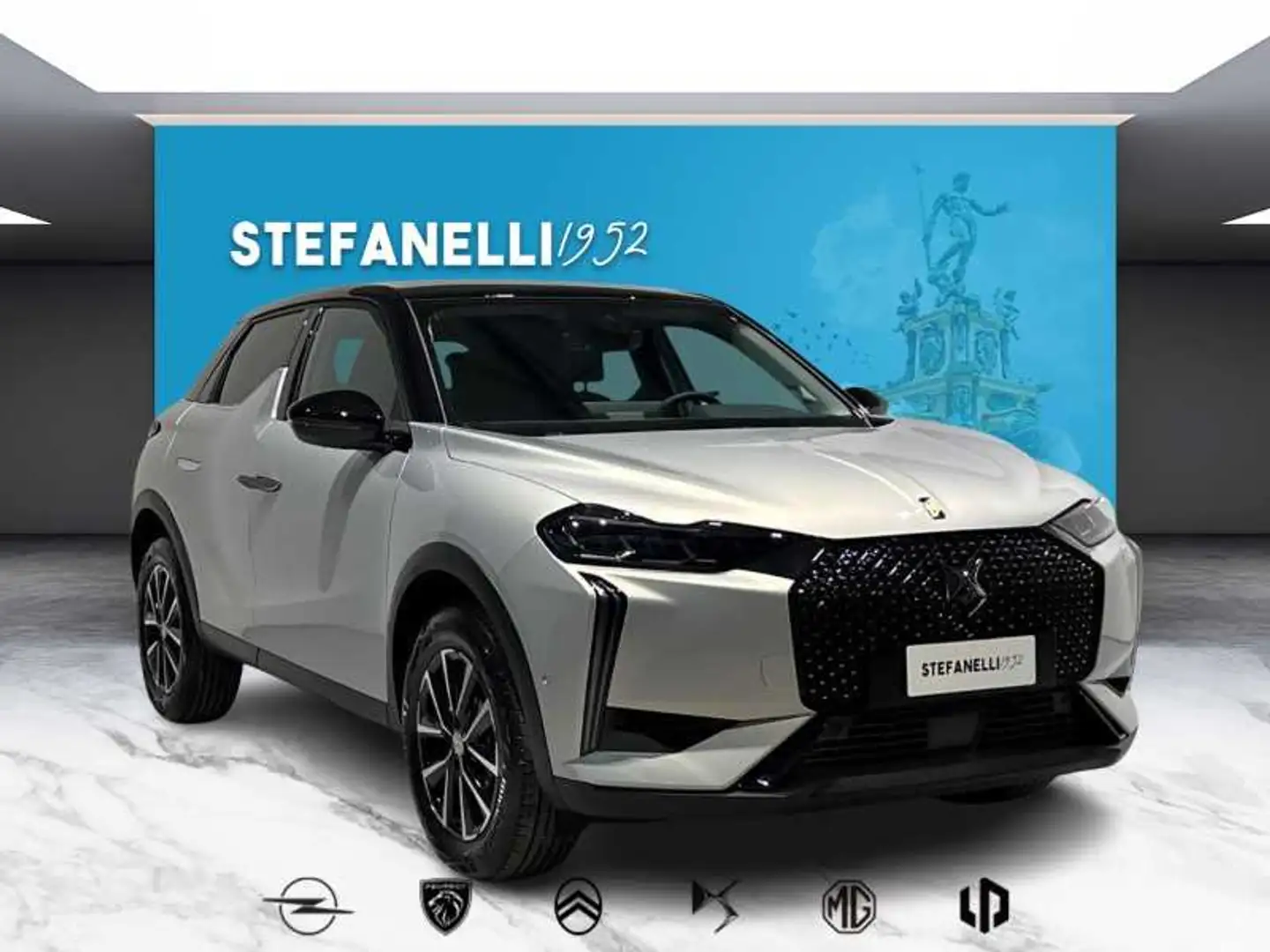 DS Automobiles DS 3 3 EDITION FRANCE HYBRID 136 Gris - 1