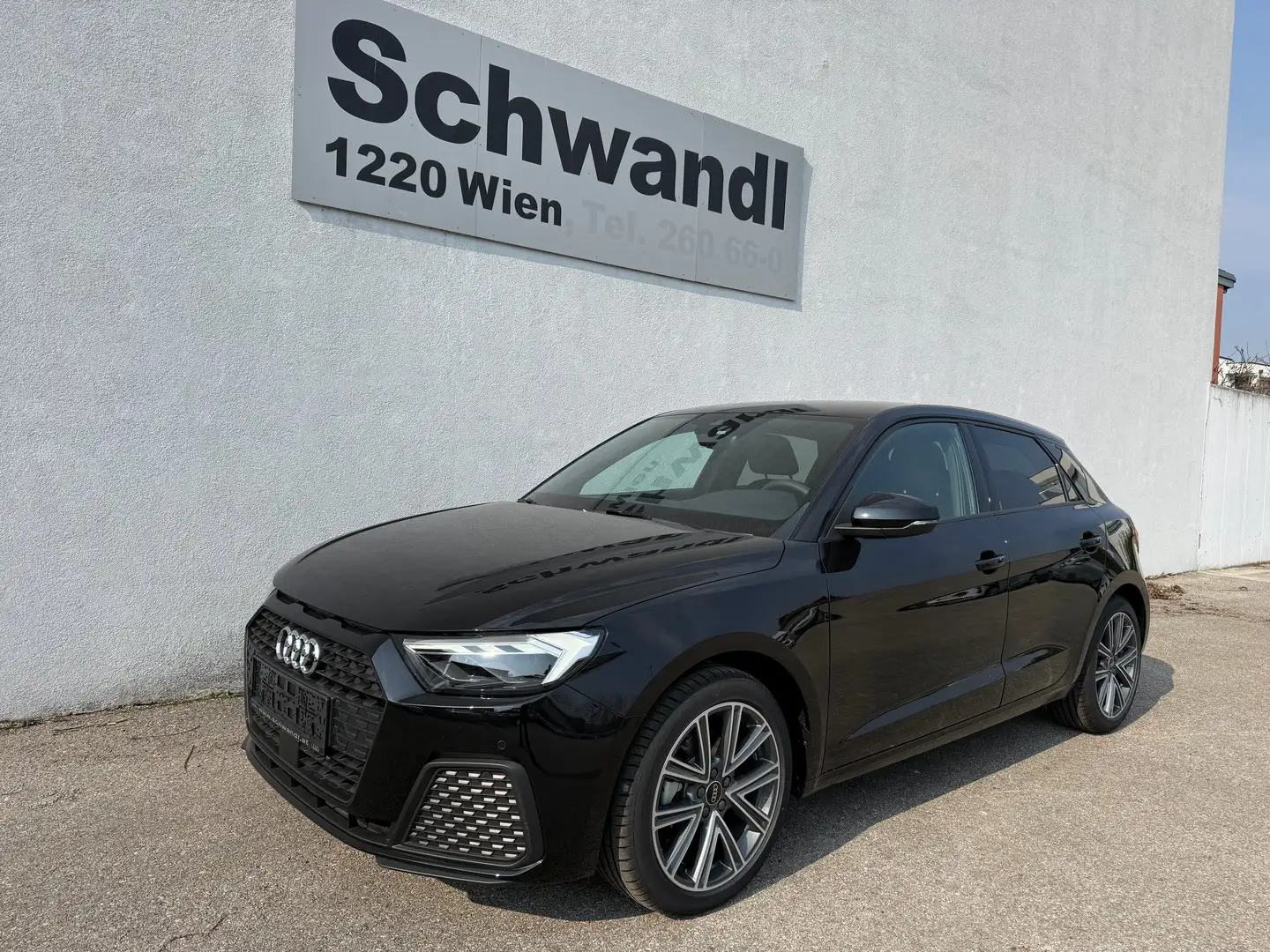 Audi A1 30 TFSI intense Schwarz - 2