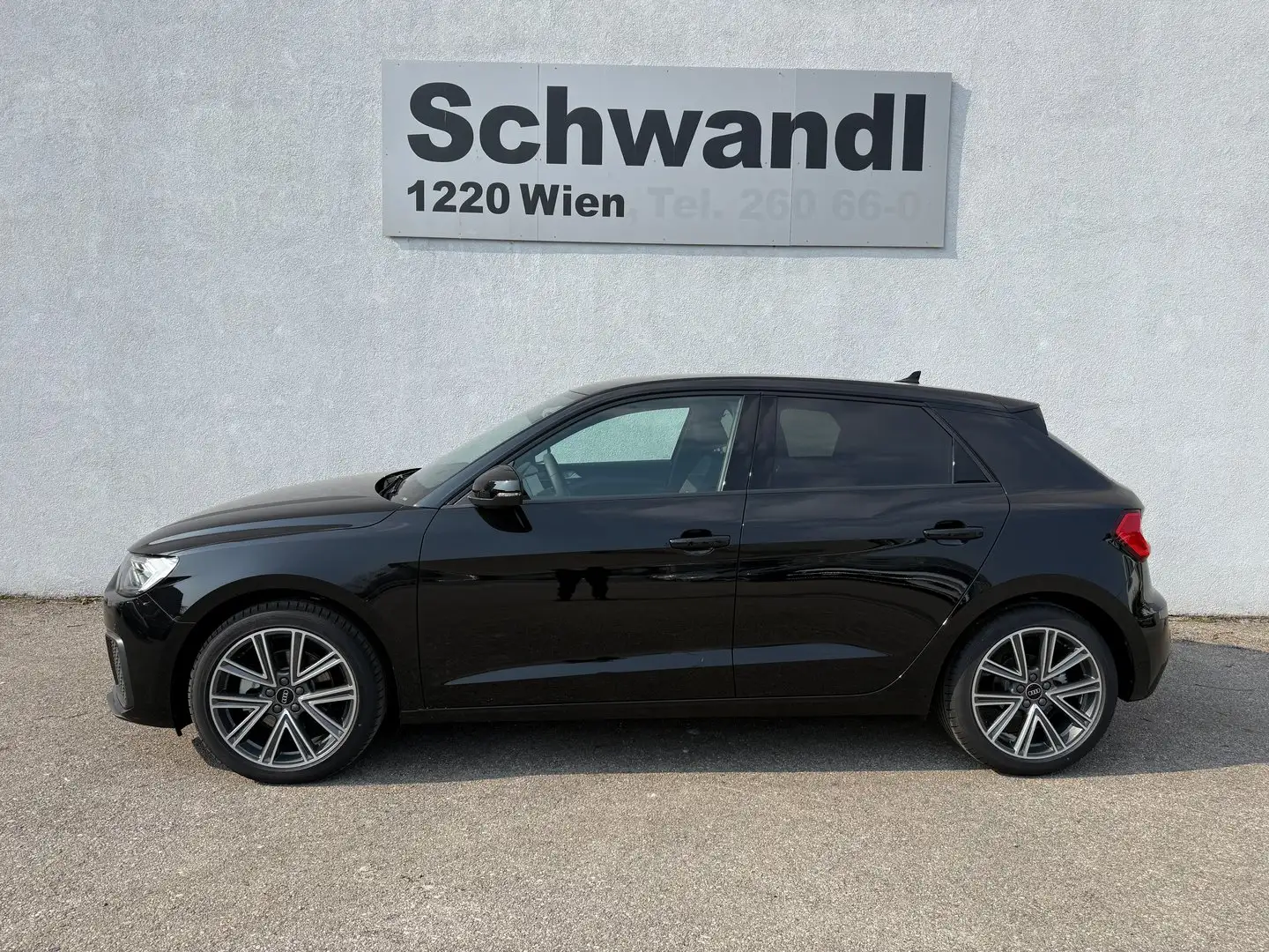 Audi A1 30 TFSI intense Schwarz - 1