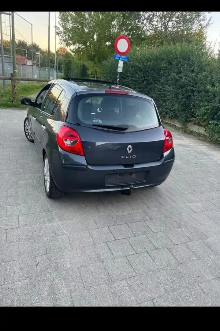 Renault Clio 1.8i Baccara A - 1