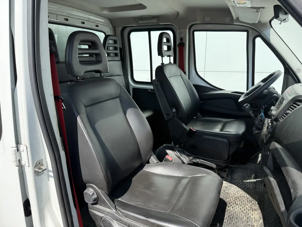Iveco Daily 2022 — фото 9