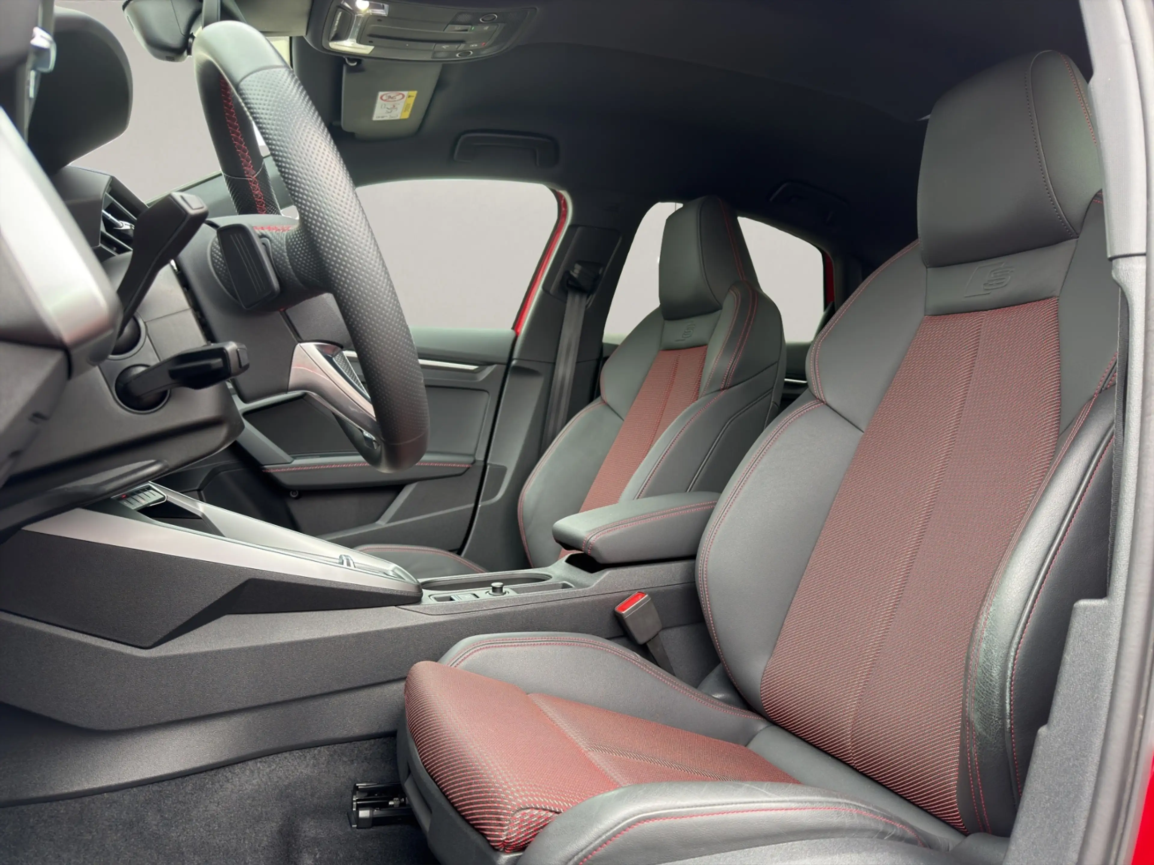 Audi S3 Limousine 2.0 TFSI quattro *RFK SHZ* — photo 11
