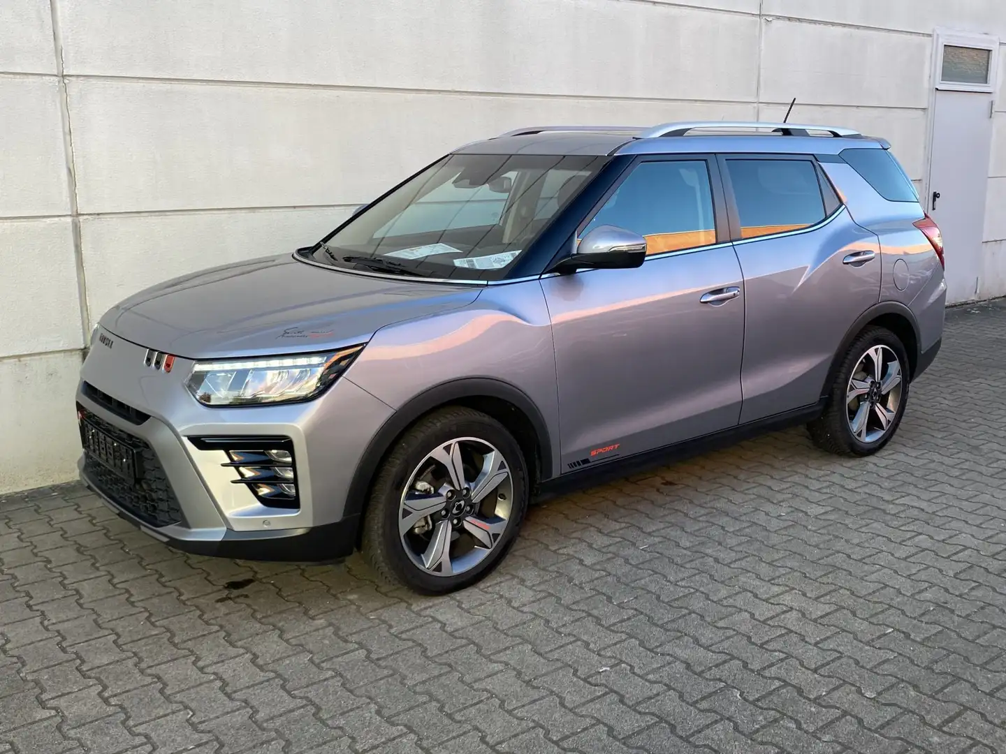SsangYong Tivoli Grand 1,5 T-GDI 2WD AT Sapphire  TotwAss Gsd Ledr Gris - 2