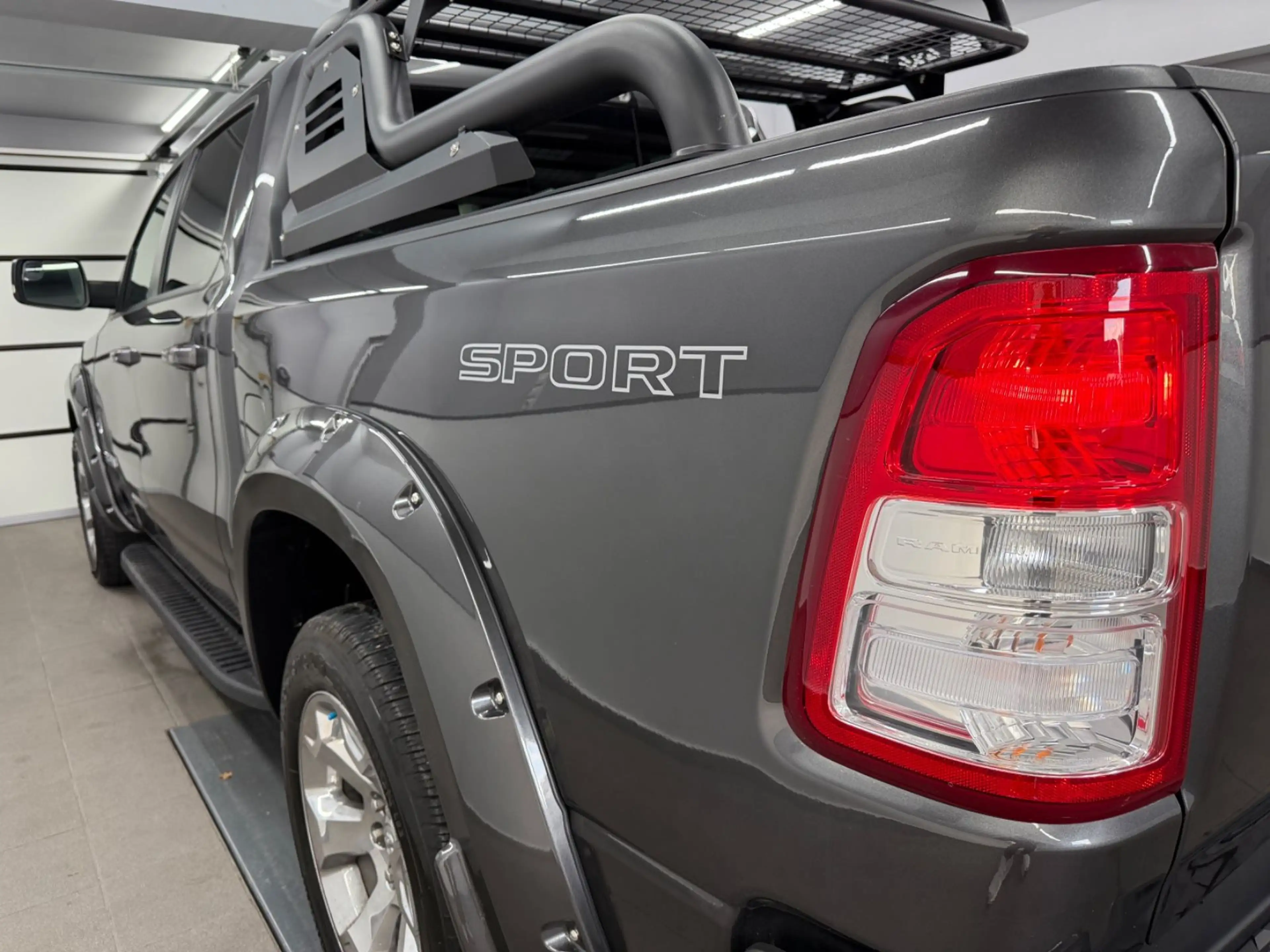 Dodge RAM 1500 5.7 4X4 eTORQUE*Bigho*CrewC*LKW/AHK-3.5 — photo 6