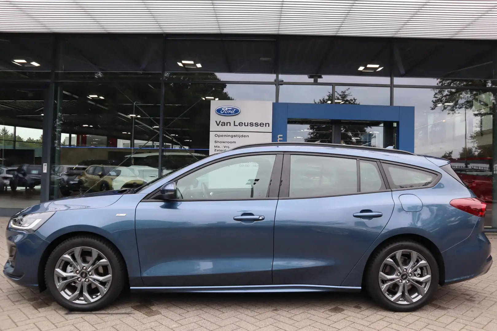 Ford Focus Wagon 125PK HYBRID ST-LINE AUTOMAAT ANDROID/APPLE Bleu - 2