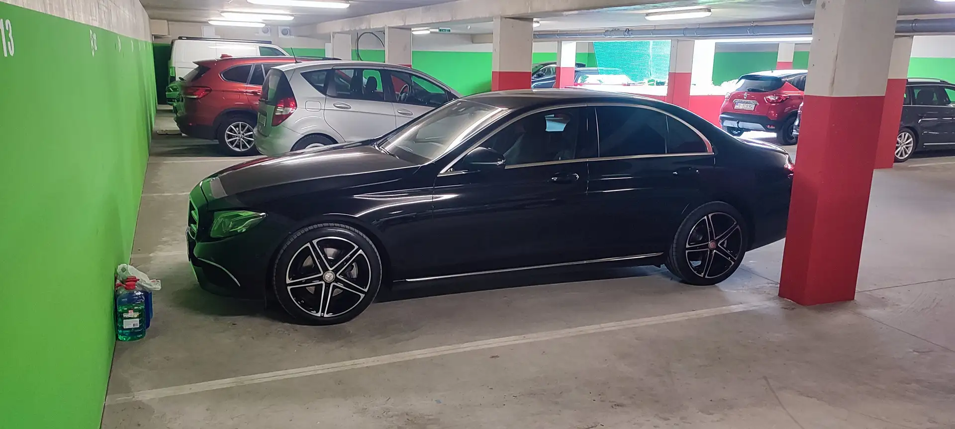 Mercedes-Benz E 220 E 220 d 4MATIC Austria Edition Avantgarde AirBody! Schwarz - 2