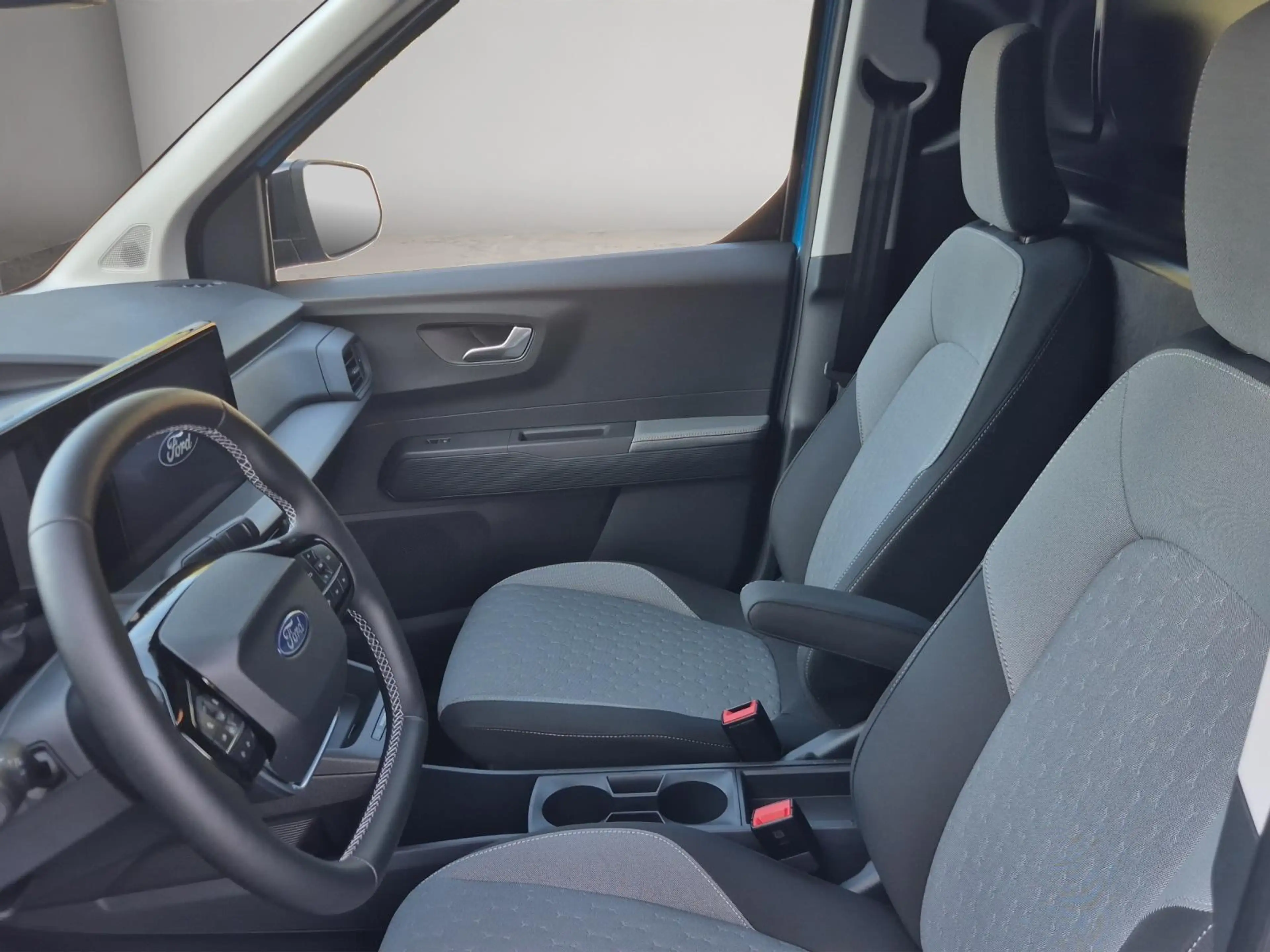 Ford Transit Courier E-Transit Limited 44 kWh — photo 15