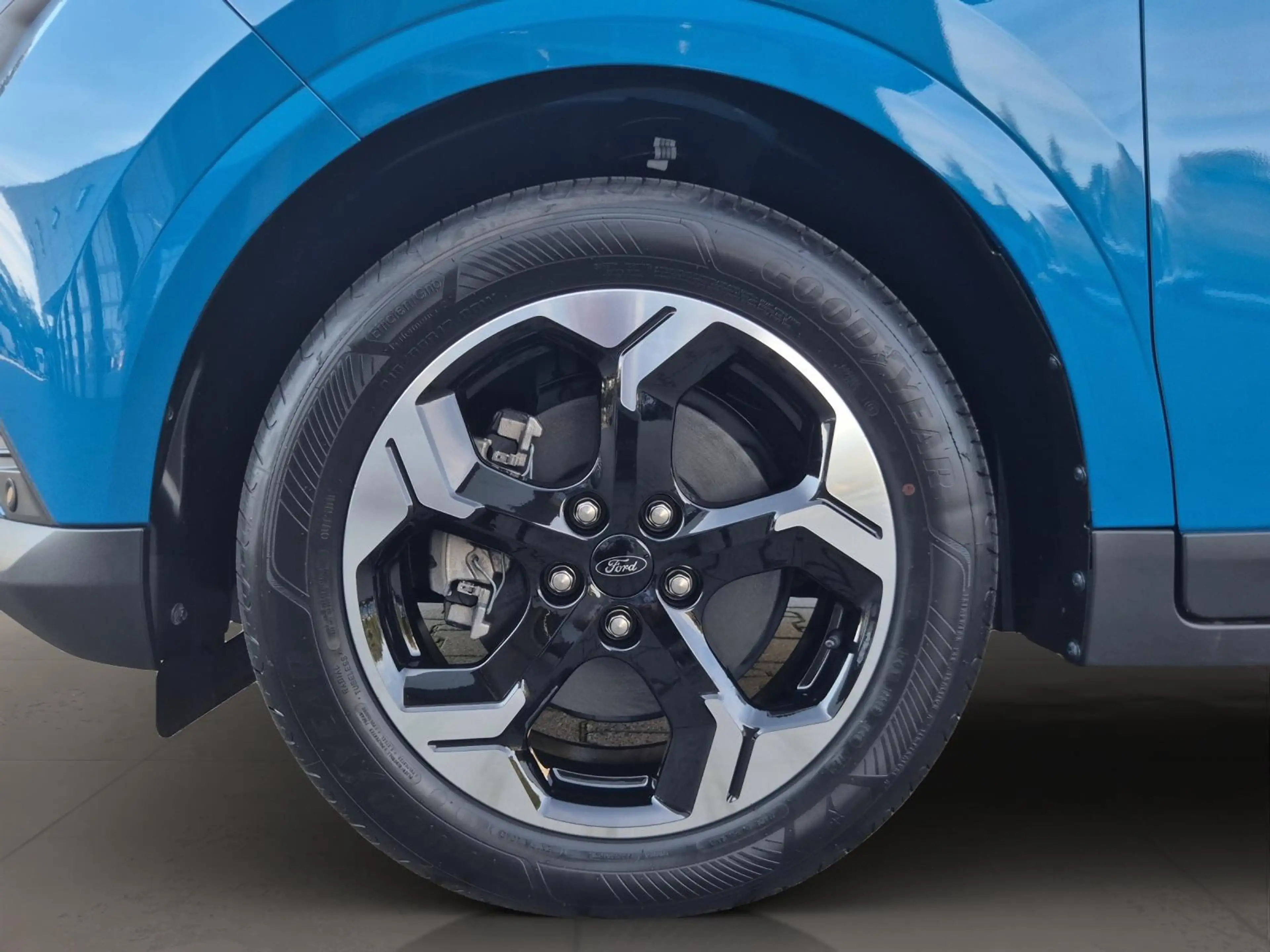 Ford Transit Courier E-Transit Limited 44 kWh — photo 29