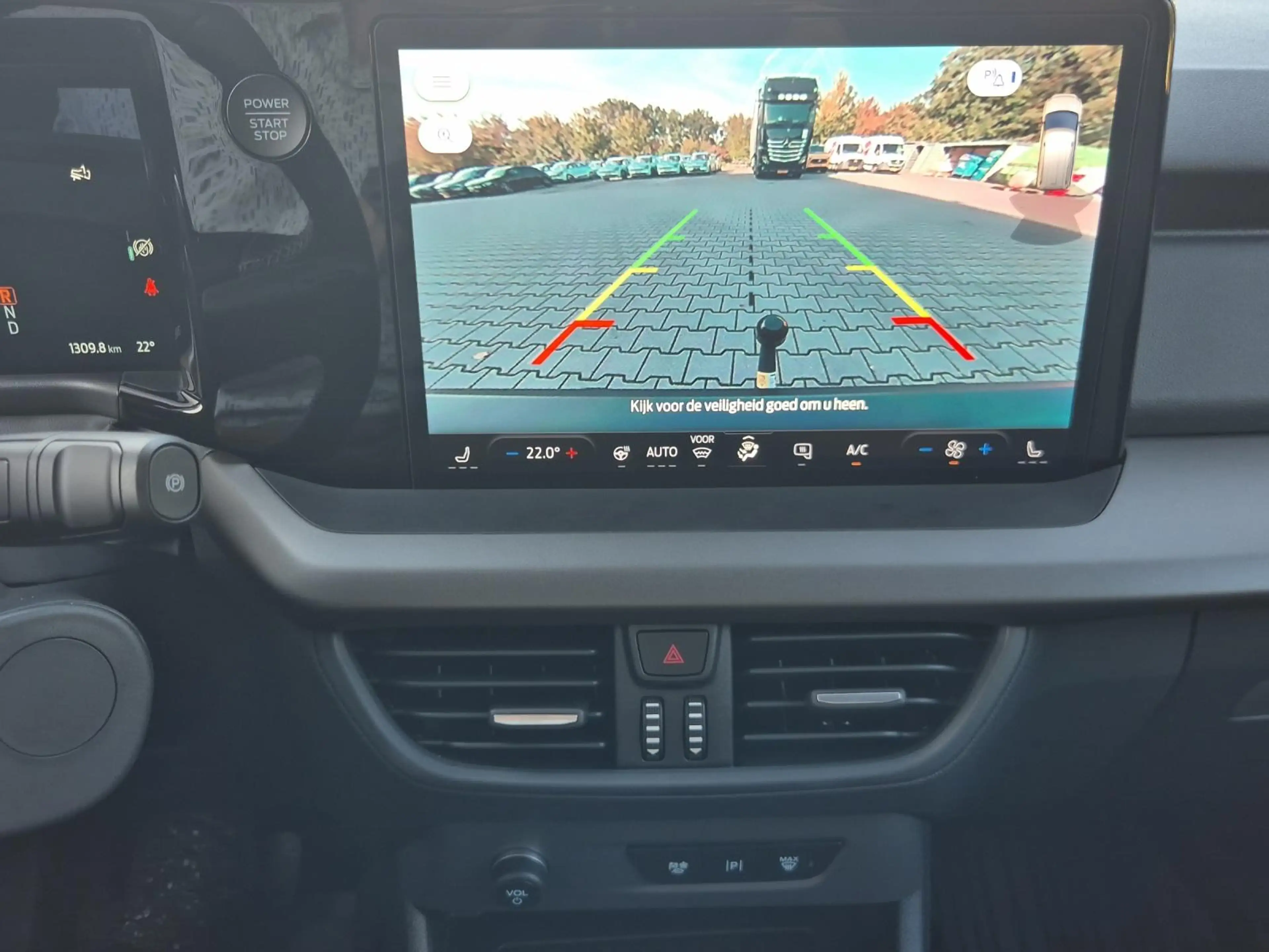 Ford Transit Courier E-Transit Limited 44 kWh — photo 21