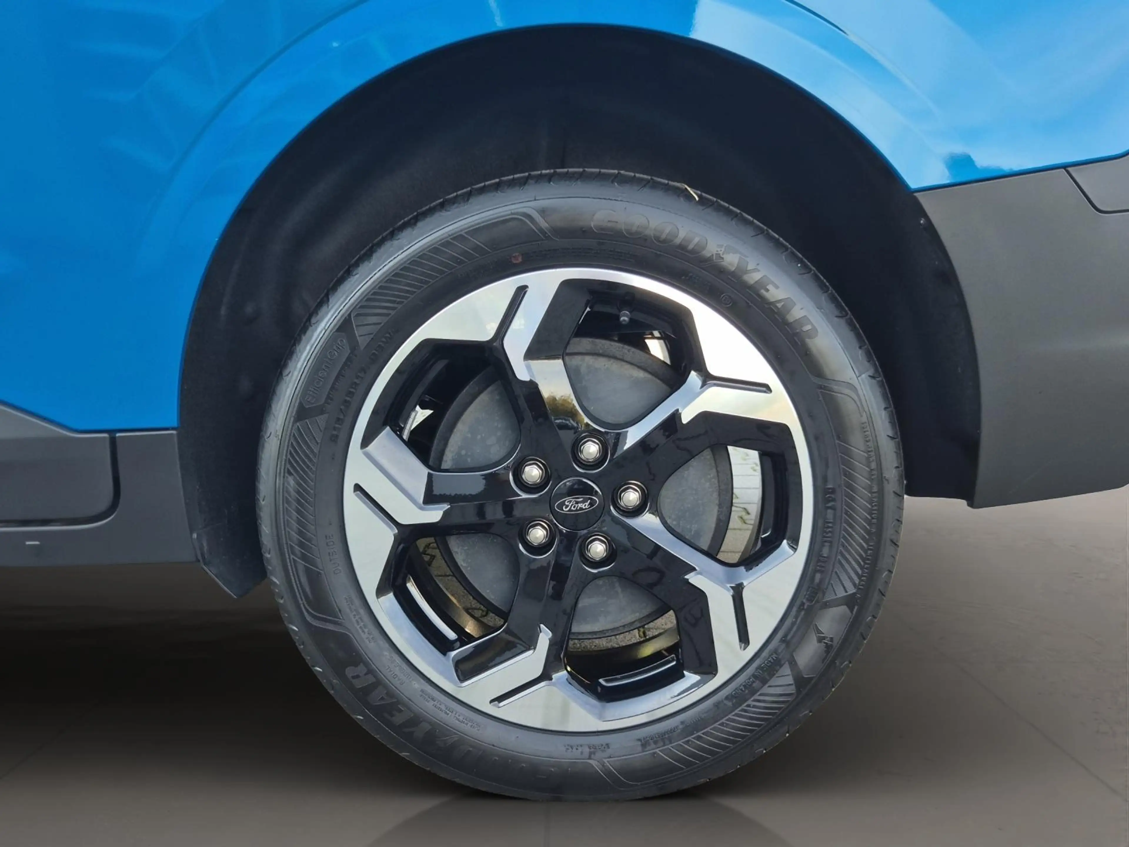 Ford Transit Courier E-Transit Limited 44 kWh — photo 32