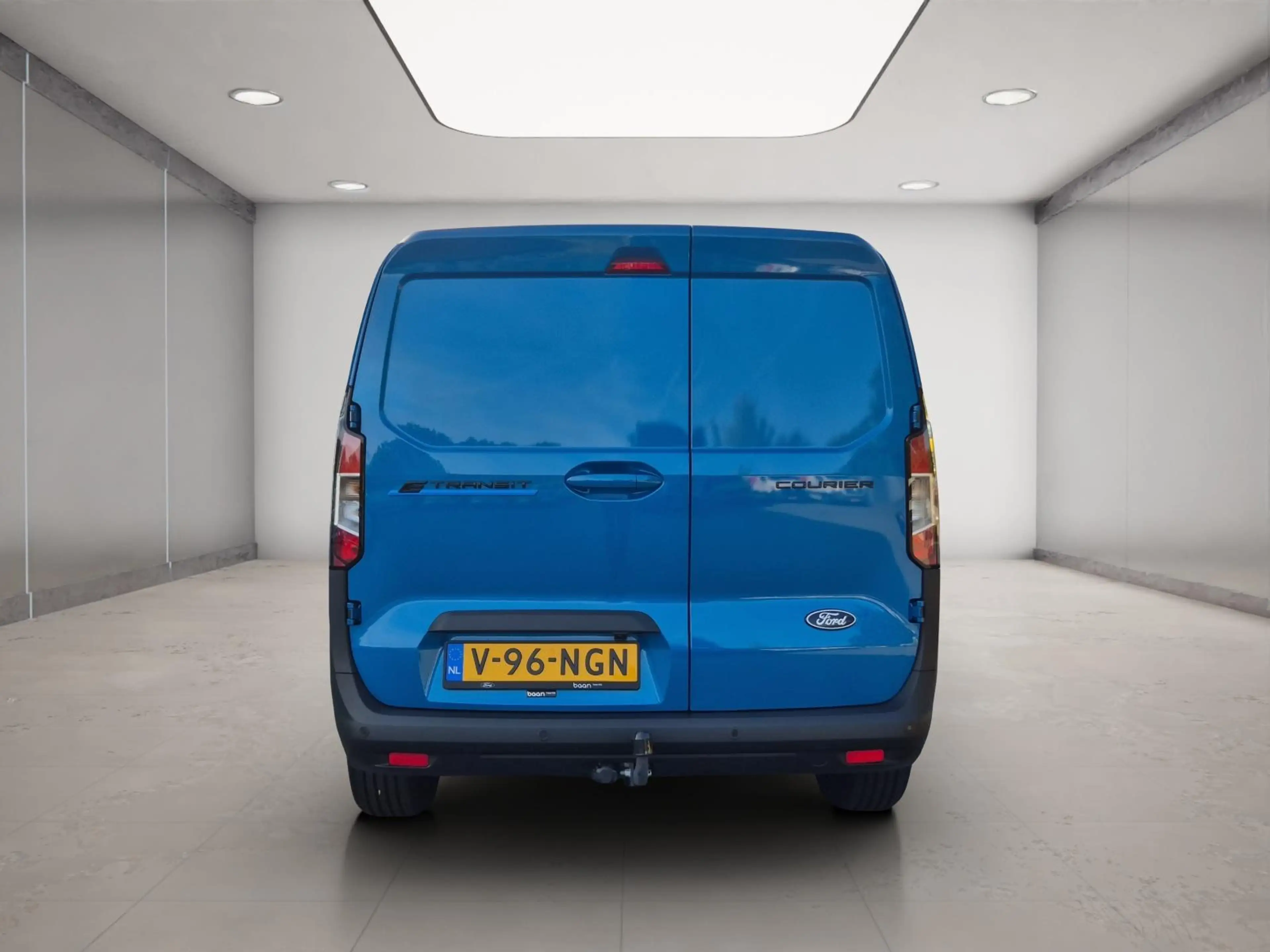 Ford Transit Courier E-Transit Limited 44 kWh — photo 8