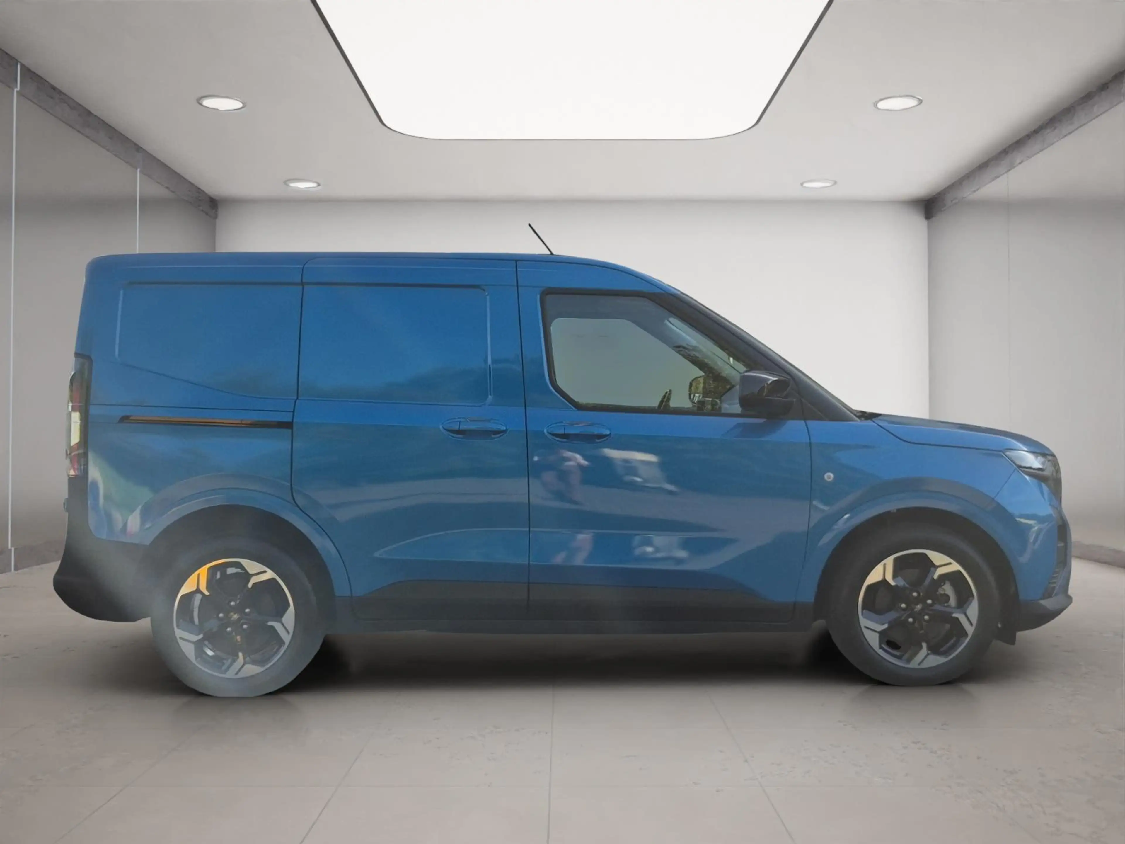 Ford Transit Courier E-Transit Limited 44 kWh — photo 11