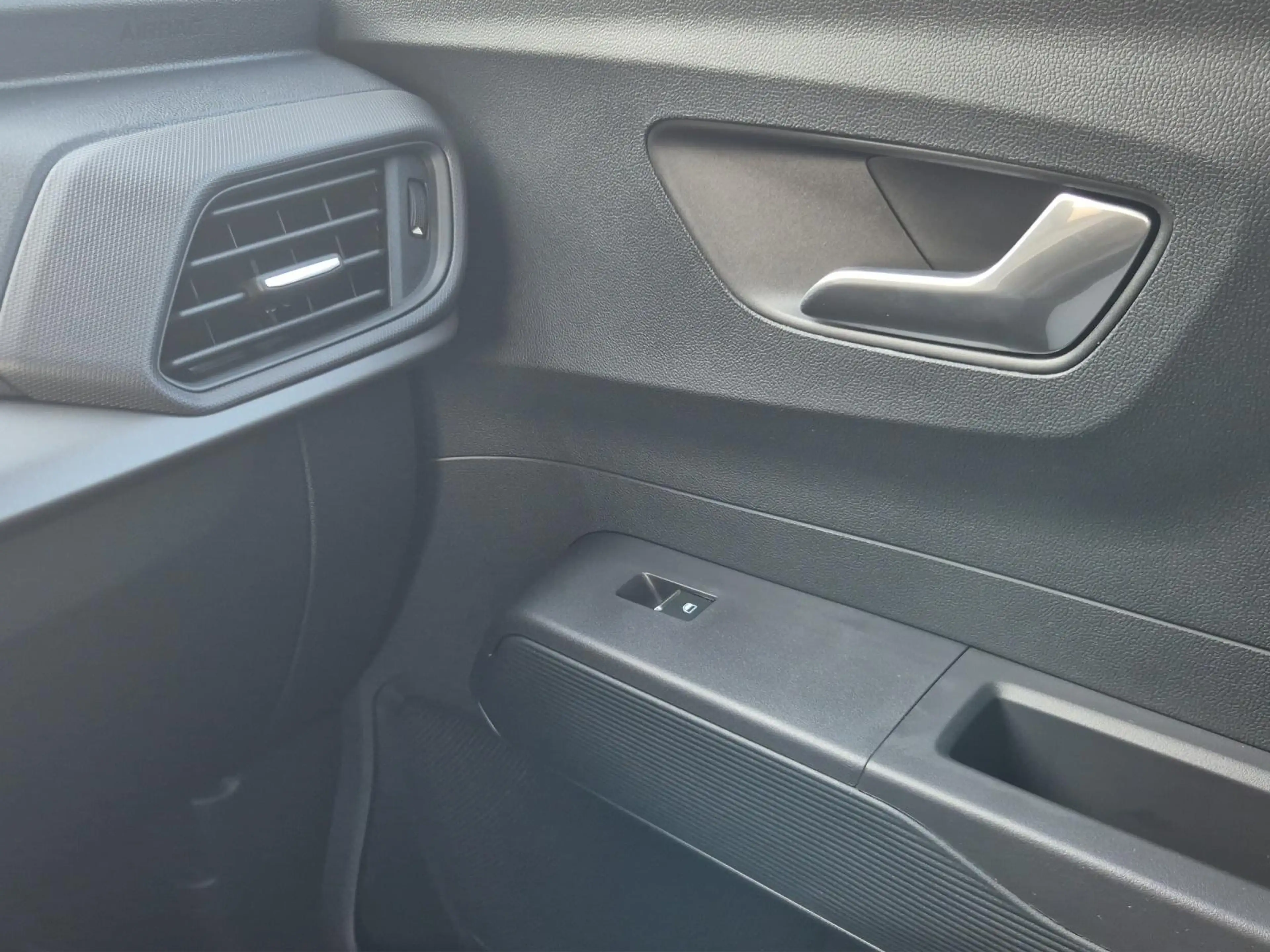 Ford Transit Courier E-Transit Limited 44 kWh — photo 23