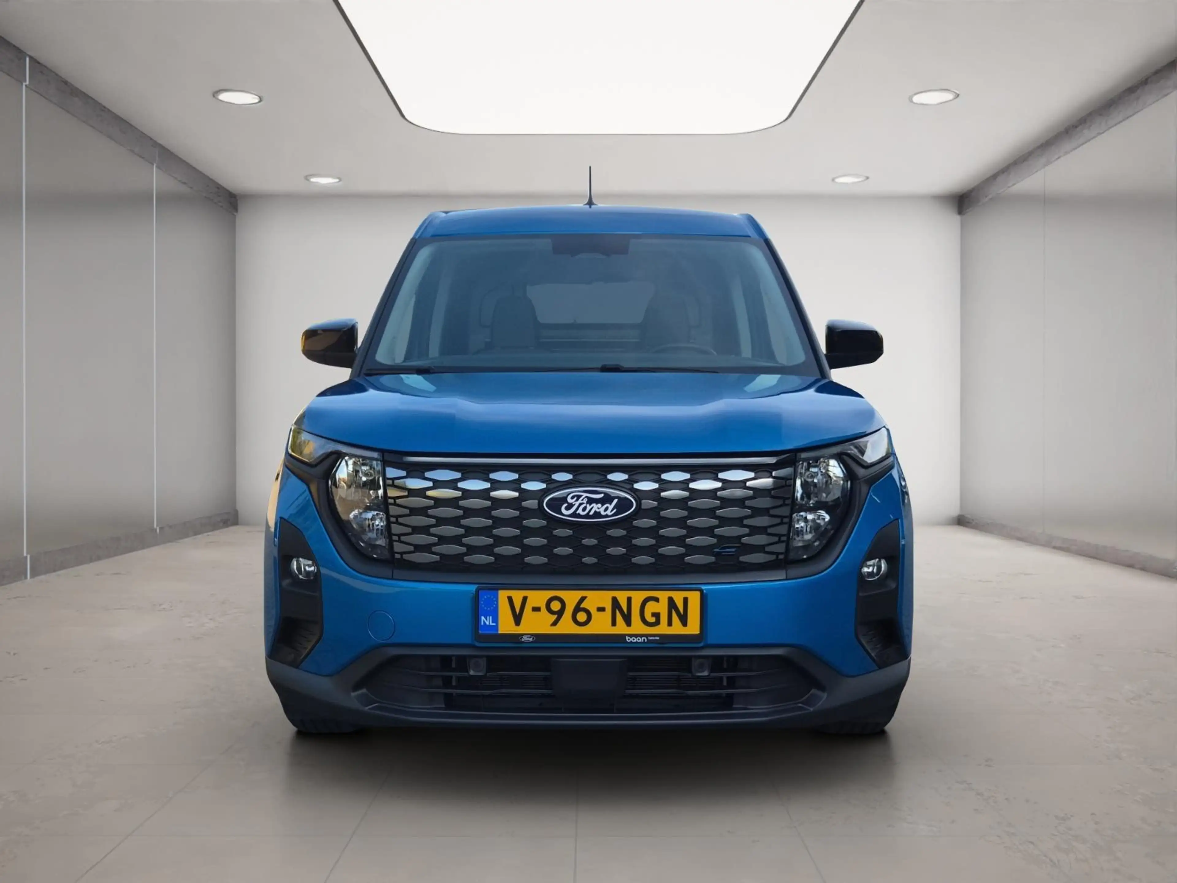 Ford Transit Courier E-Transit Limited 44 kWh — photo 2