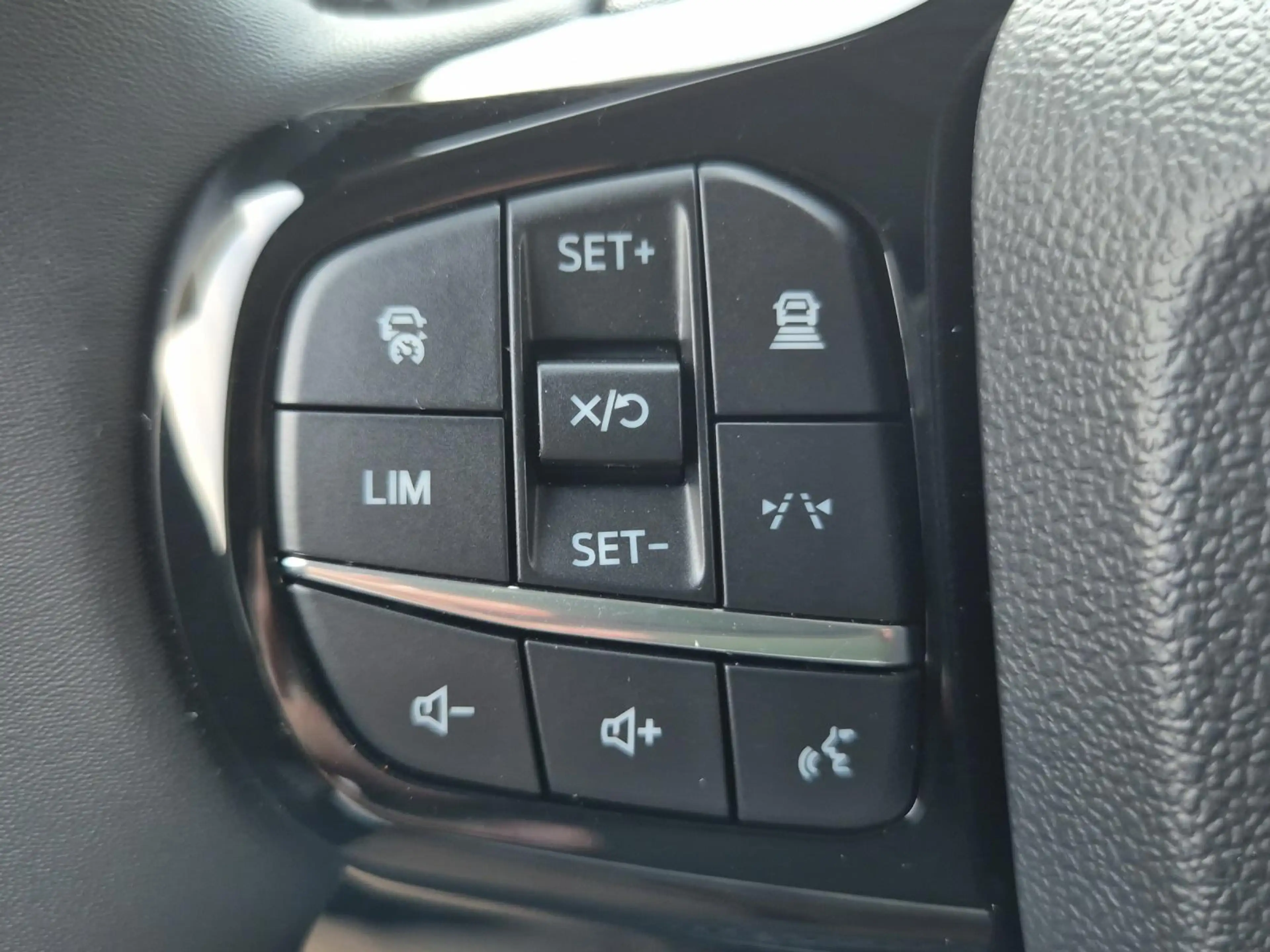 Ford Transit Courier E-Transit Limited 44 kWh — photo 35