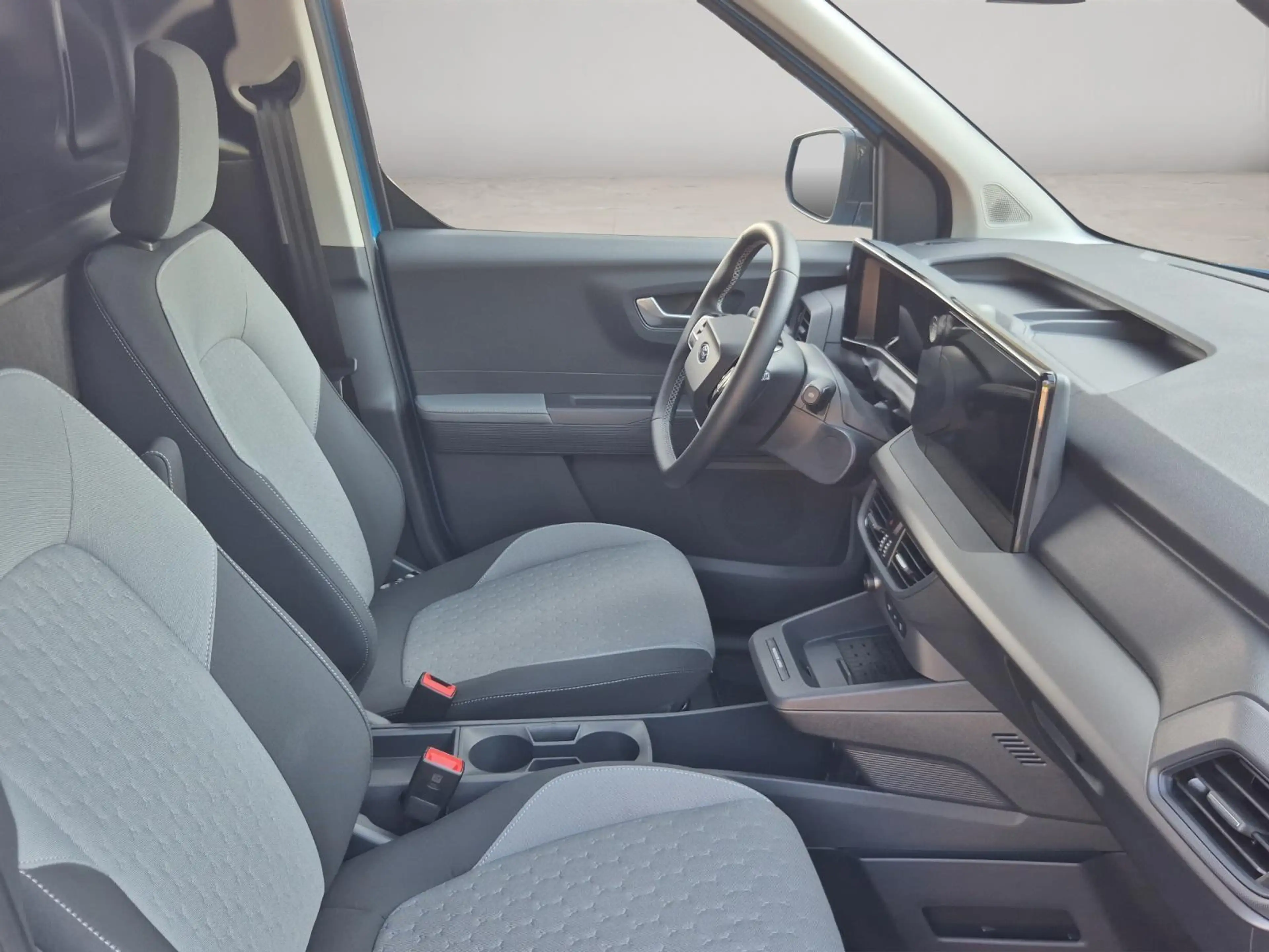 Ford Transit Courier E-Transit Limited 44 kWh — photo 24