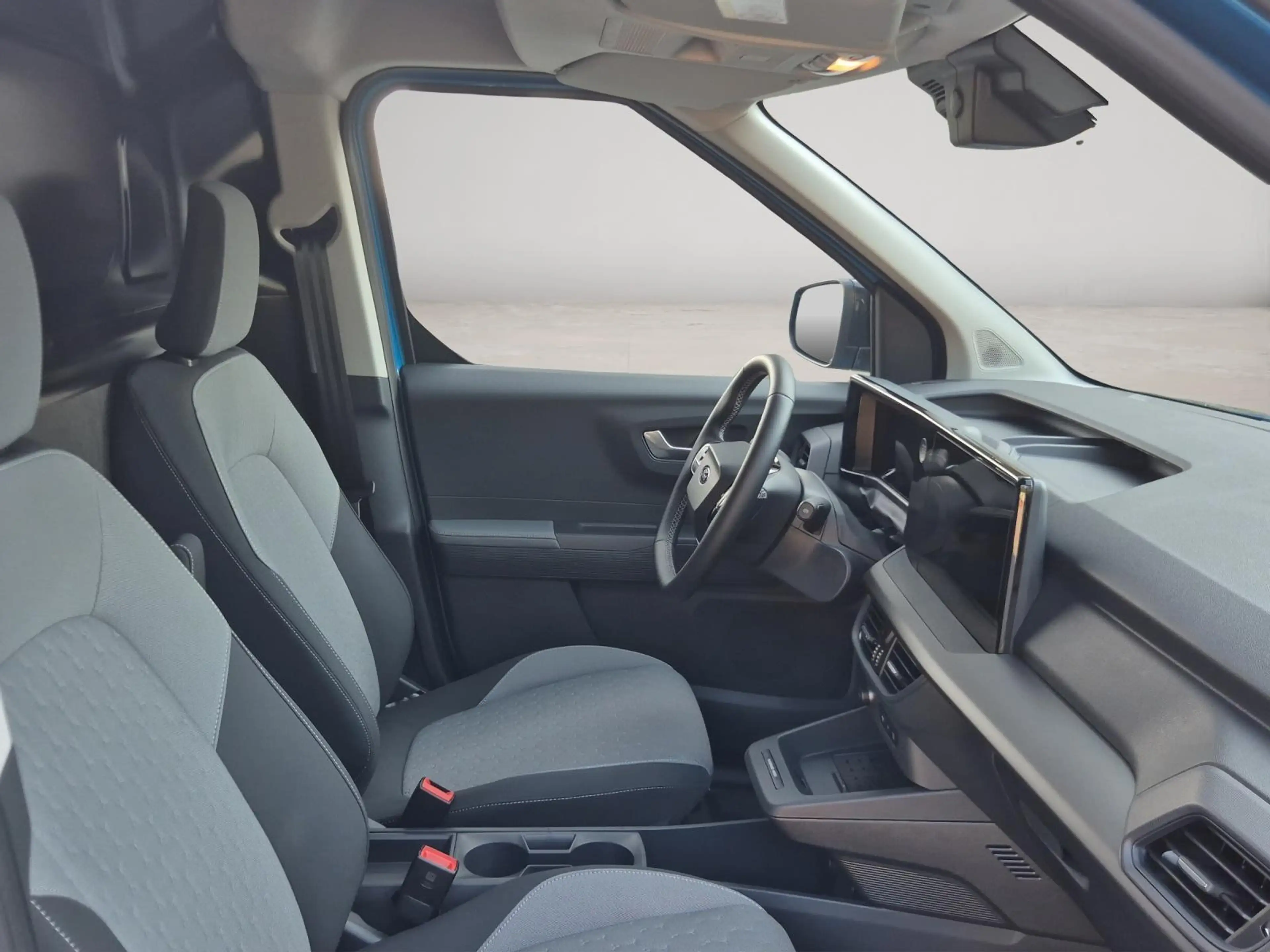 Ford Transit Courier E-Transit Limited 44 kWh — photo 25