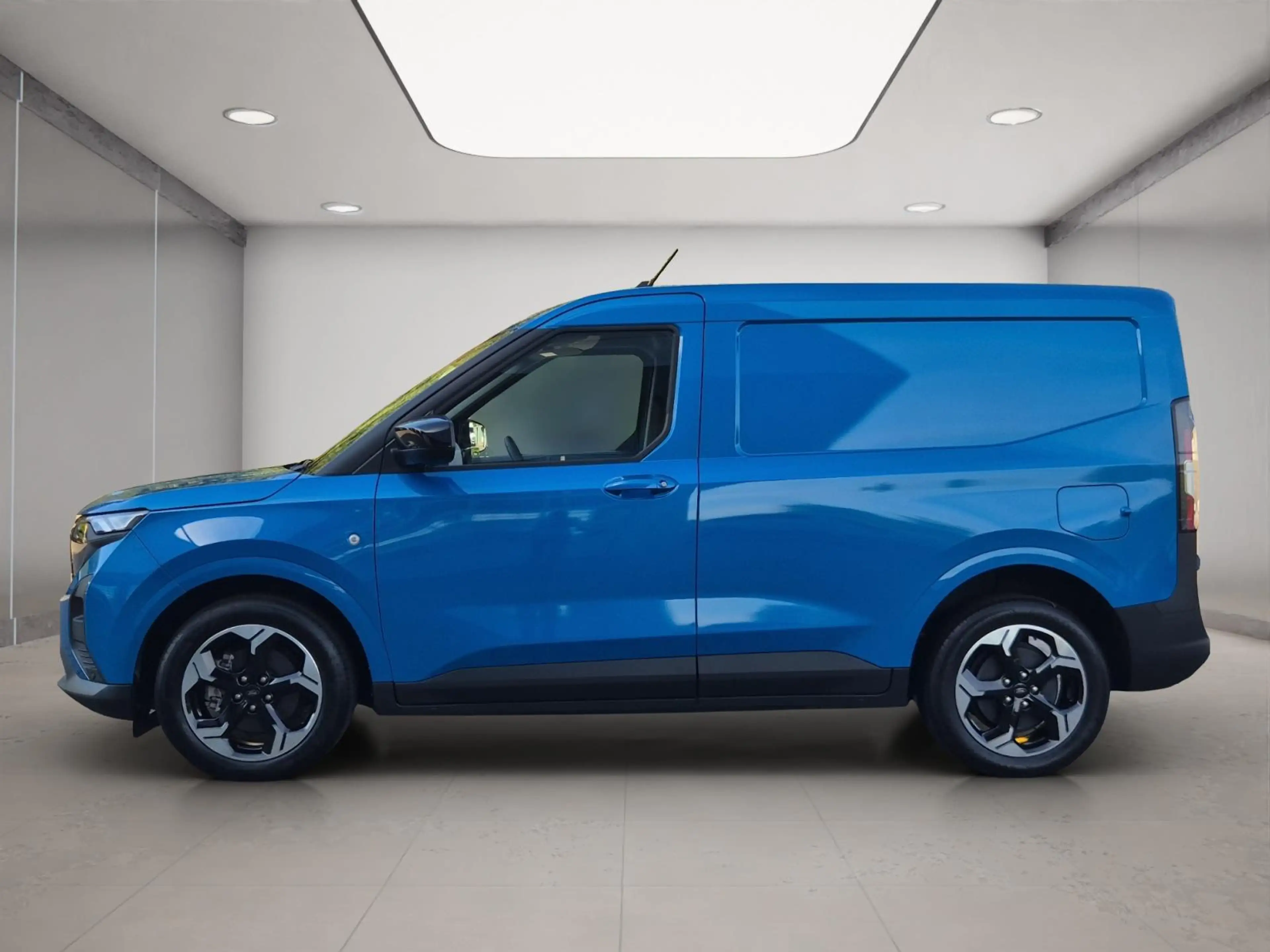 Ford Transit Courier E-Transit Limited 44 kWh — photo 5
