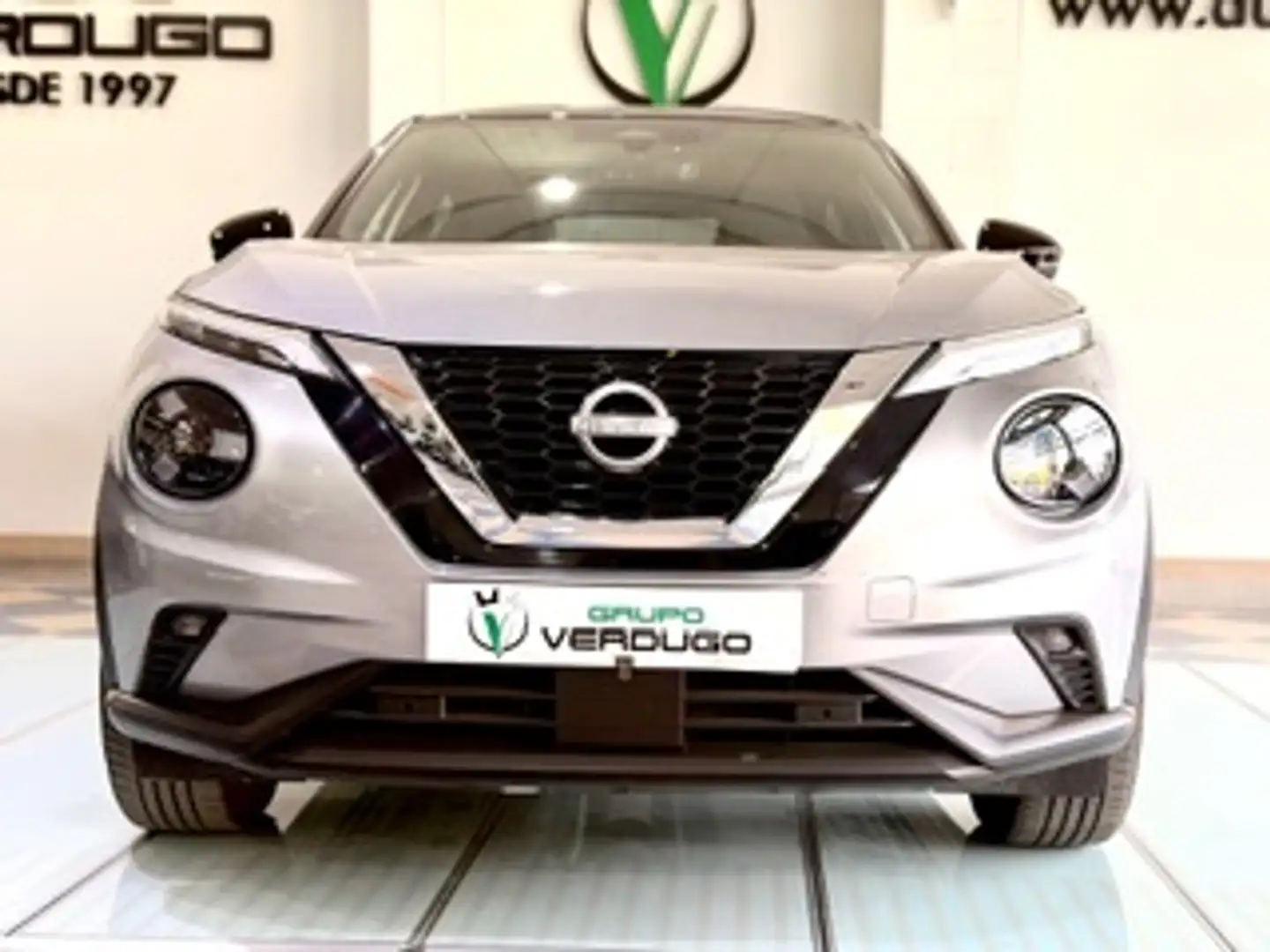 Nissan Juke 1.0 DIG-T N-Connecta 4x2 114 Gris - 2