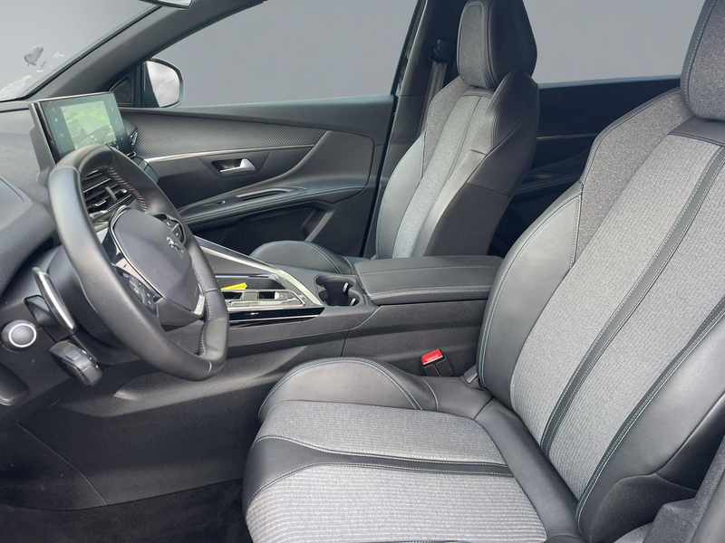 Peugeot 5008 1.5 Blue-HDI FAP Allure Pack AT 7-Si+Navi+R-Kam+ — photo 11