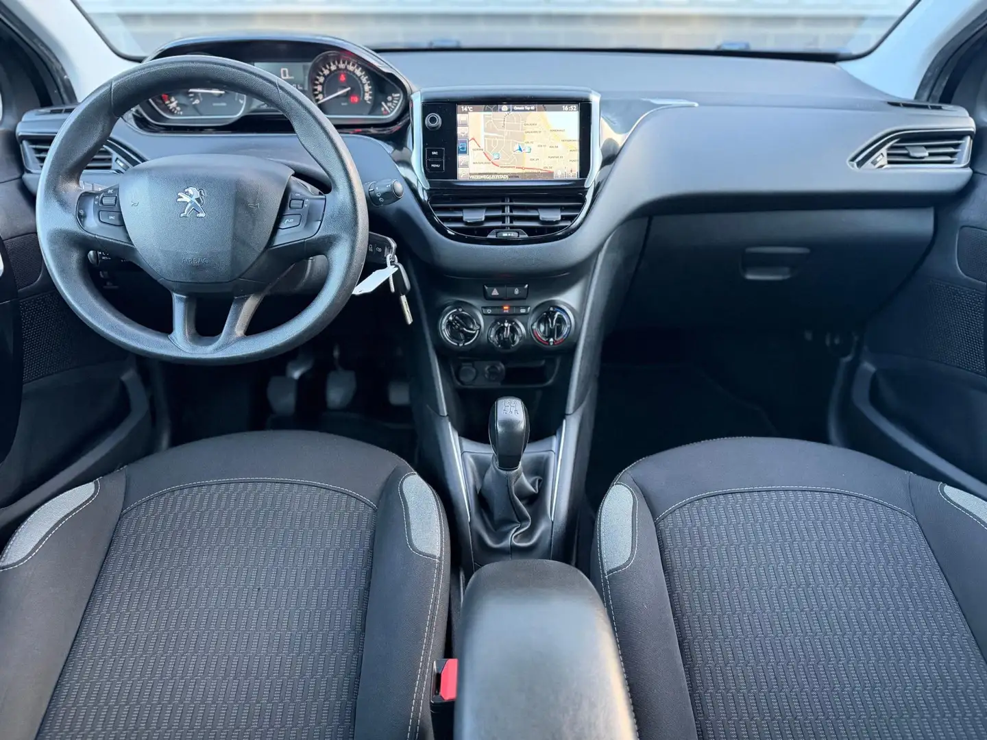 Peugeot 208 1.2 PureTech Blue Lion |CruiseCtrl|Navigatie|PDC|B Zwart - 2