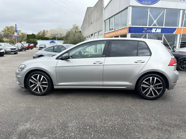 Volkswagen Golf view 3