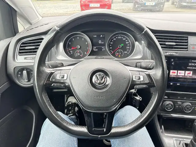 Volkswagen Golf view 8