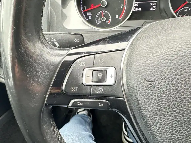 Volkswagen Golf view 11