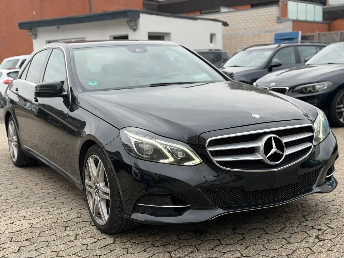 Mercedes-Benz E 220 E -Klasse Lim. E 220 CDI Carplay +++ Schwarz - 1
