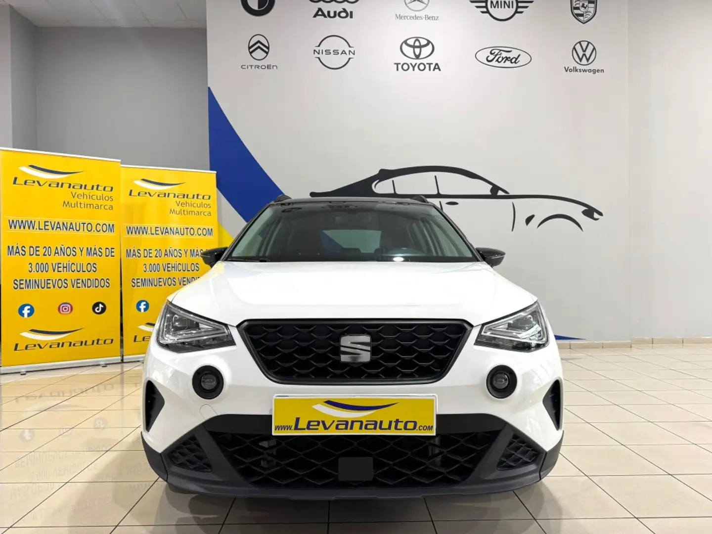 SEAT Arona 1.0 TSI S&S Style 110 Blanco - 2
