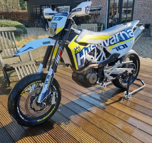 Husqvarna 701 Supermoto - foto 2