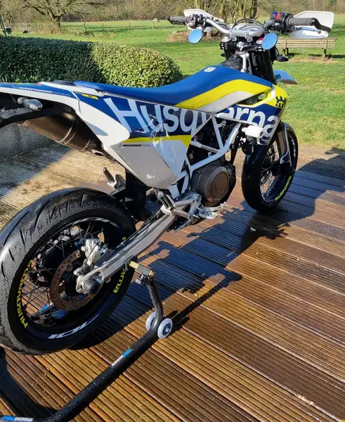 Husqvarna 701 Supermoto - foto 4